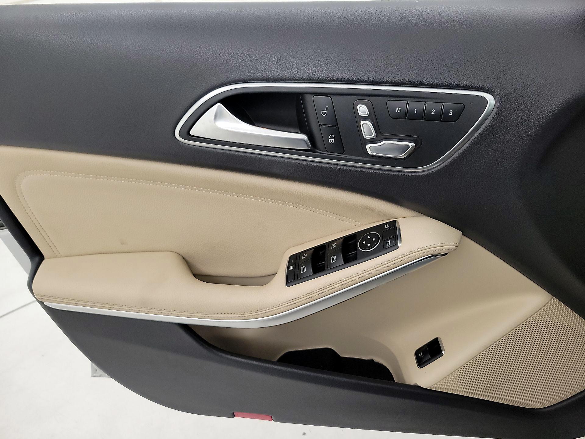 Thumbnail: 2020 Mercedes-Benz GLA - 12