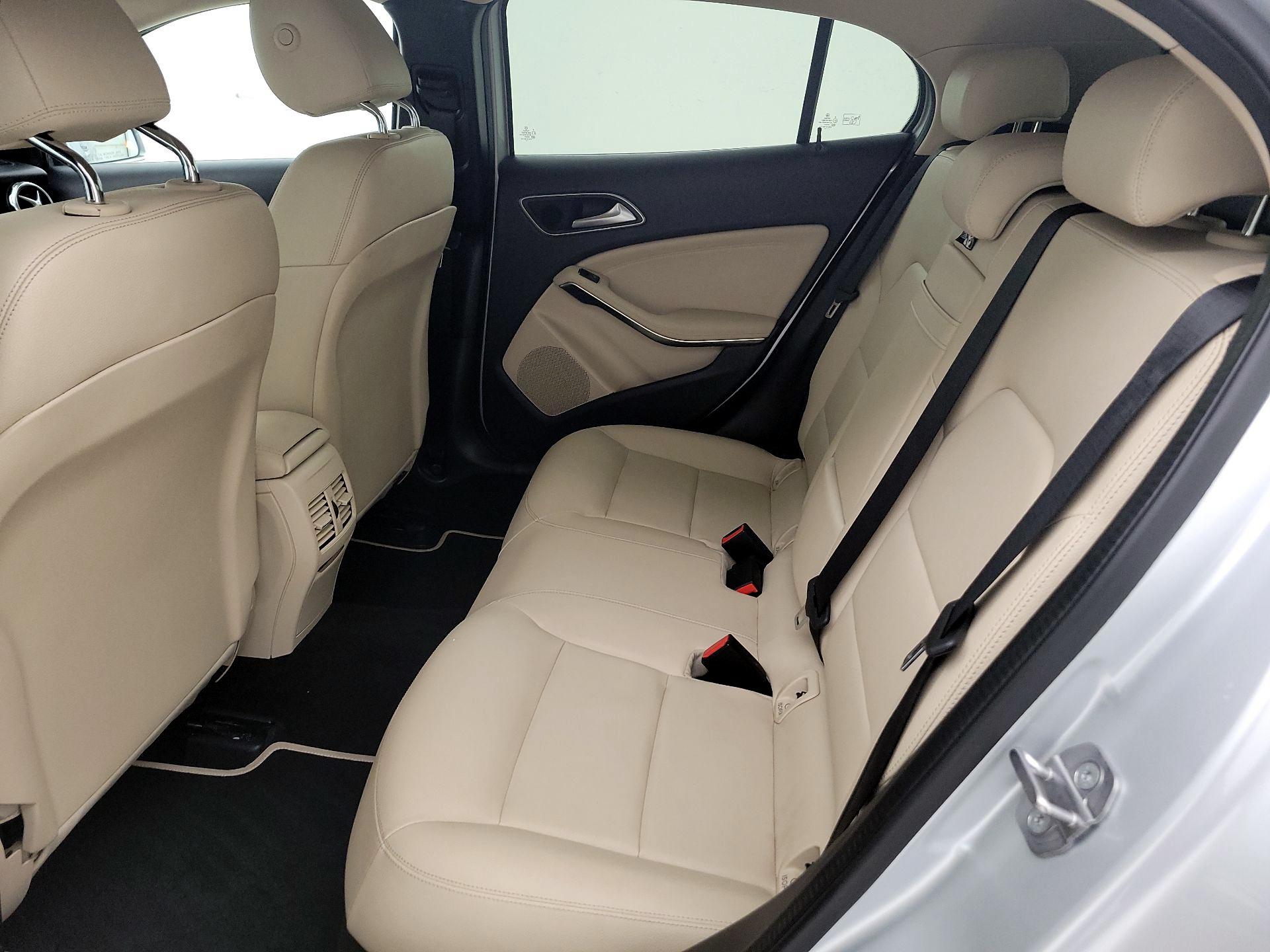 Thumbnail: 2020 Mercedes-Benz GLA - 19