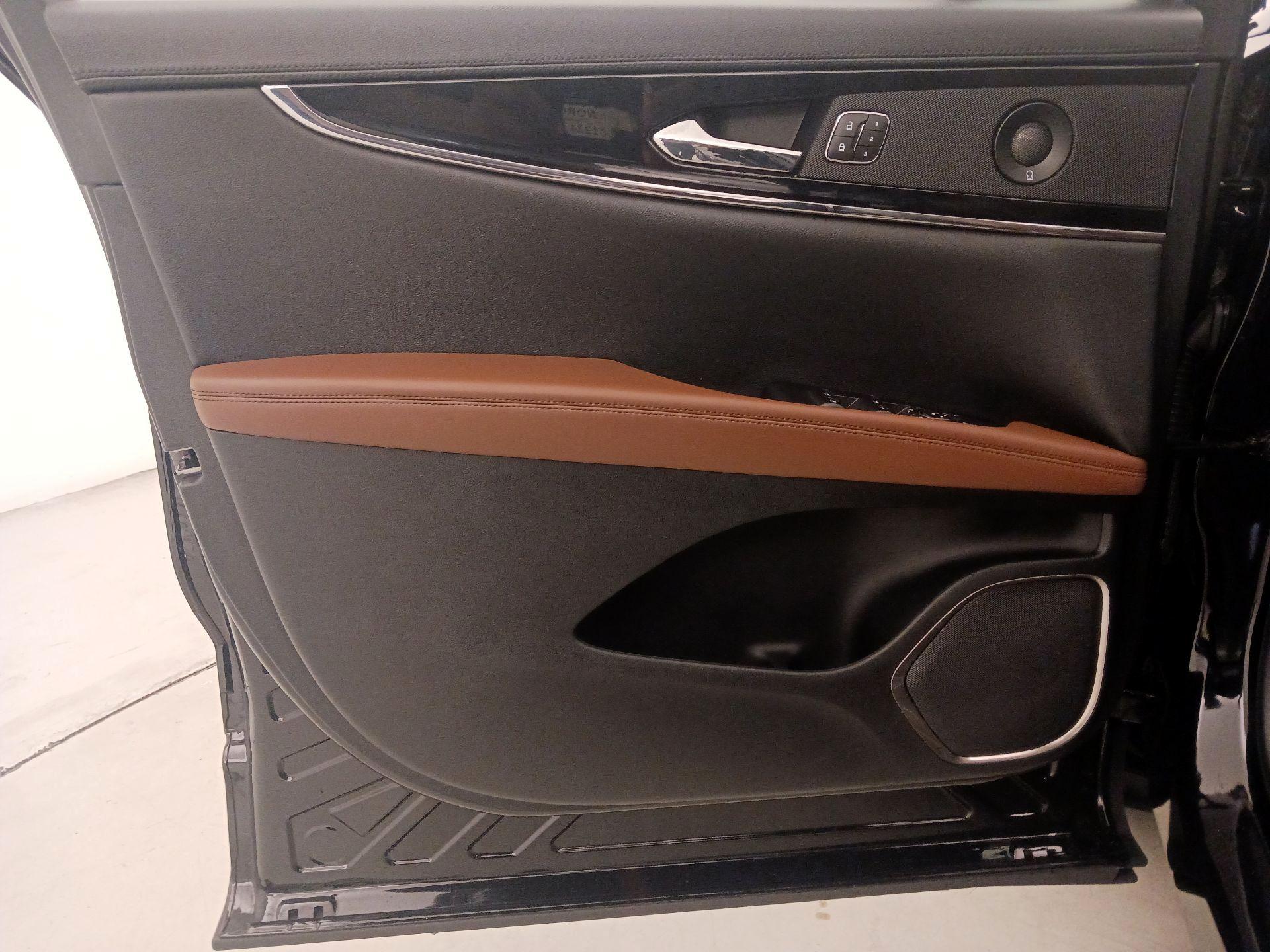 Thumbnail: 2023 Lincoln Nautilus - 12