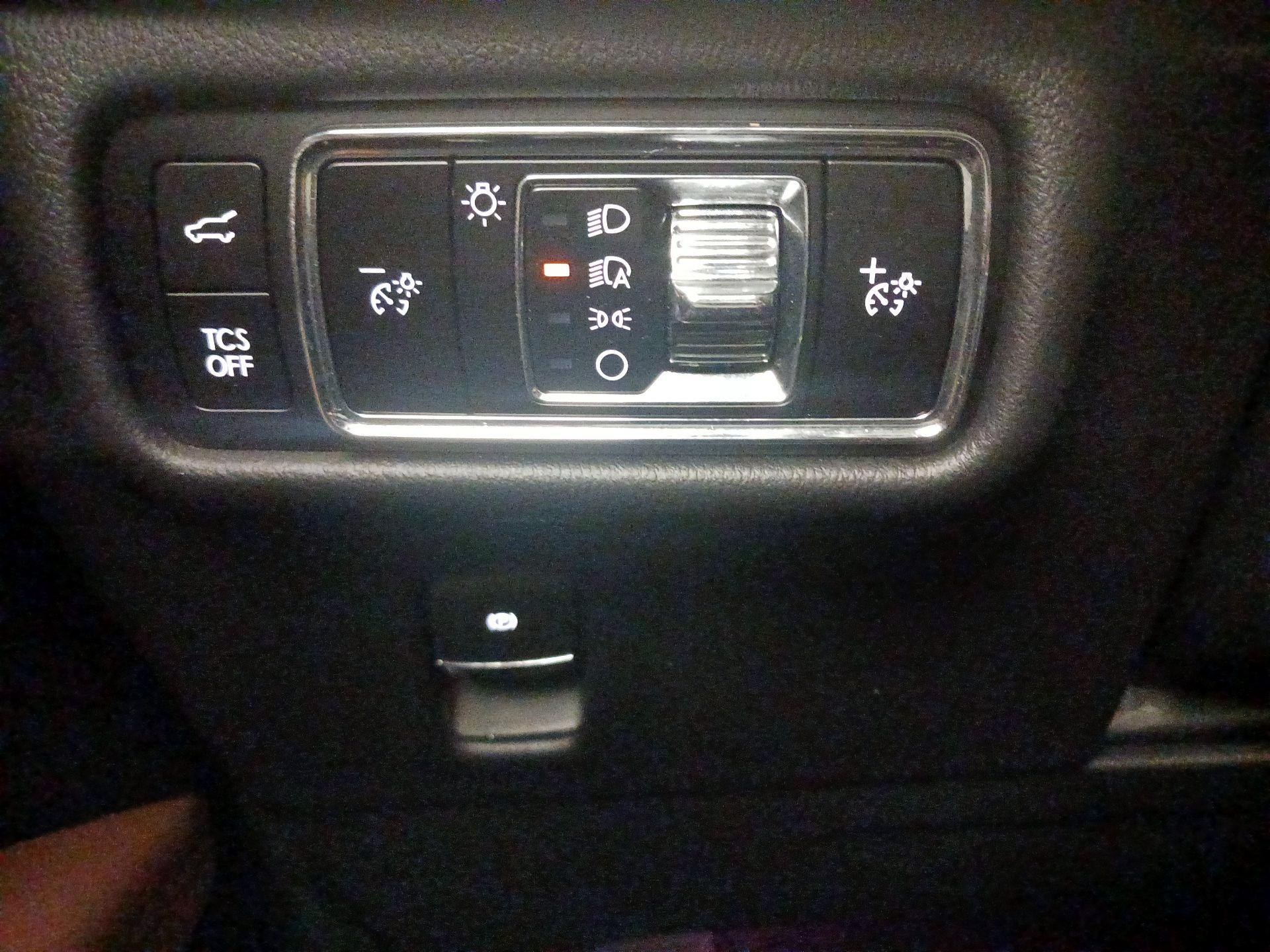 Thumbnail: 2023 Lincoln Nautilus - 13