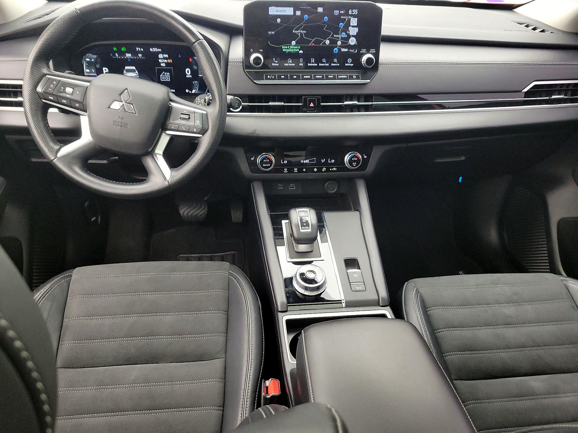 Thumbnail: 2023 Mitsubishi Outlander - 9