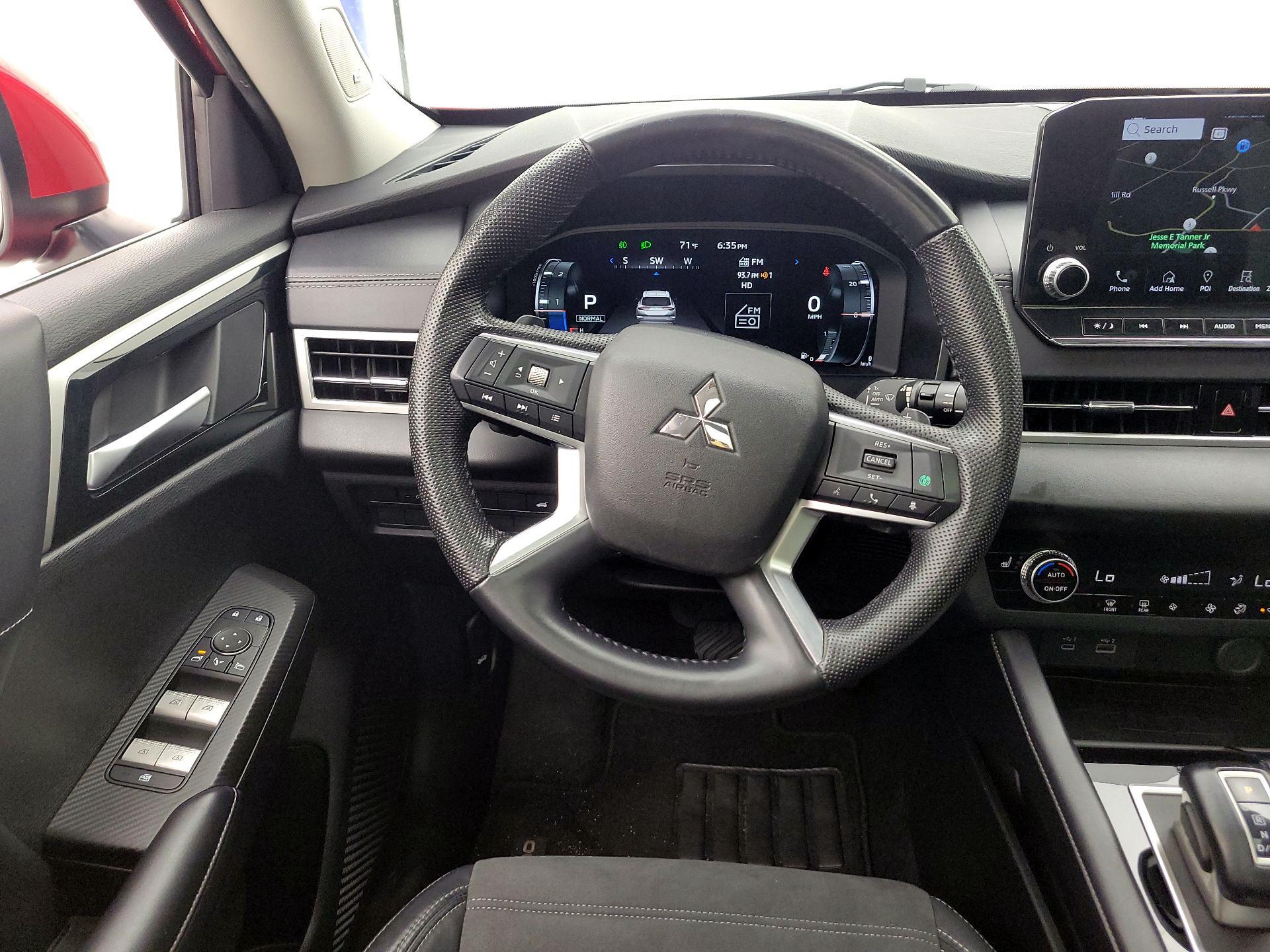 Thumbnail: 2023 Mitsubishi Outlander - 10