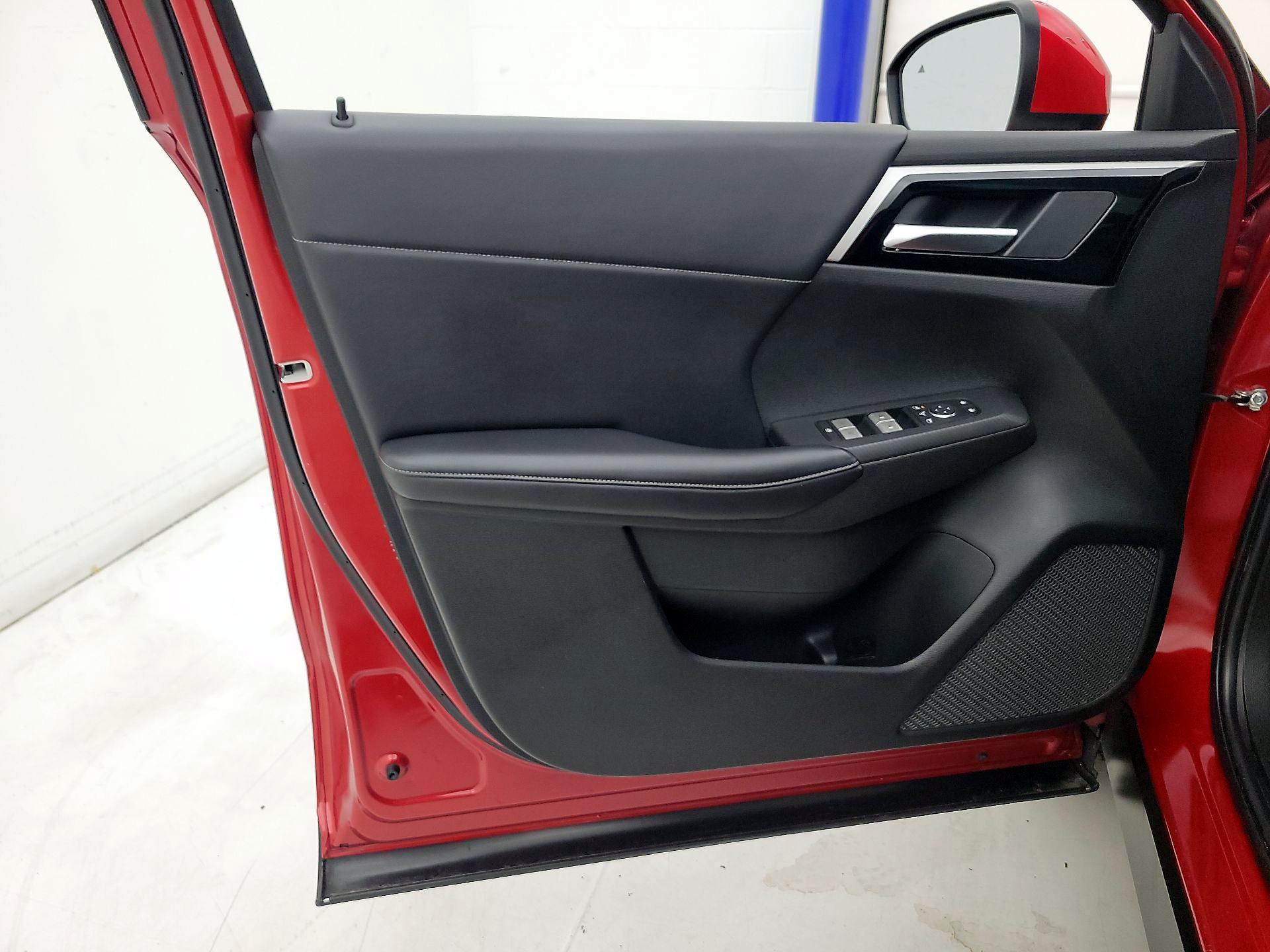 Thumbnail: 2023 Mitsubishi Outlander - 12