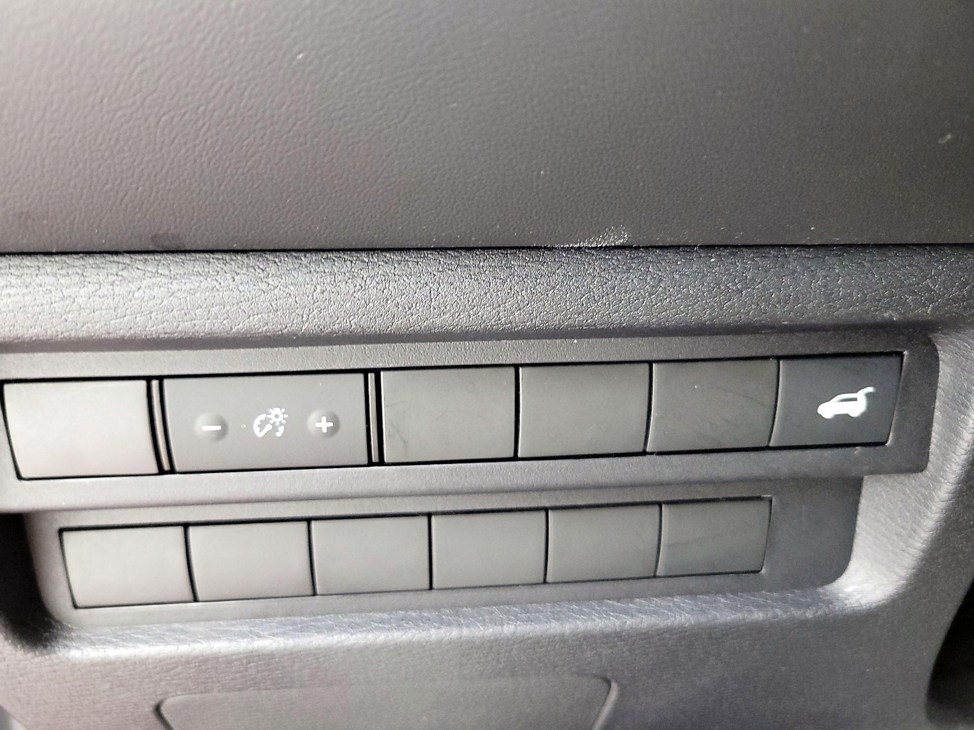 Thumbnail: 2023 Mitsubishi Outlander - 13