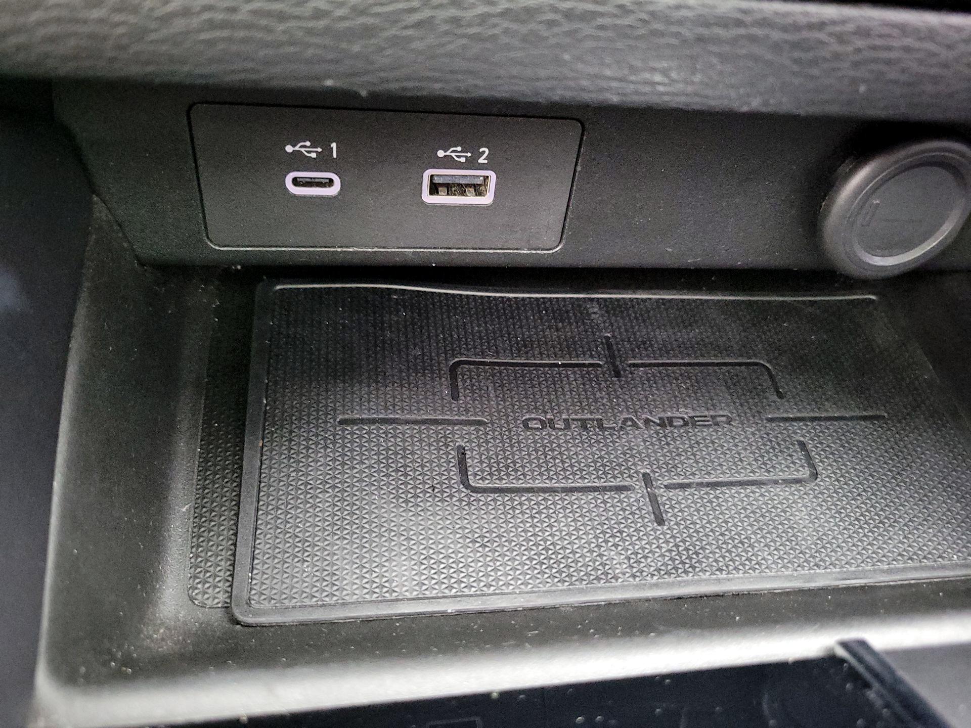 Thumbnail: 2023 Mitsubishi Outlander - 19