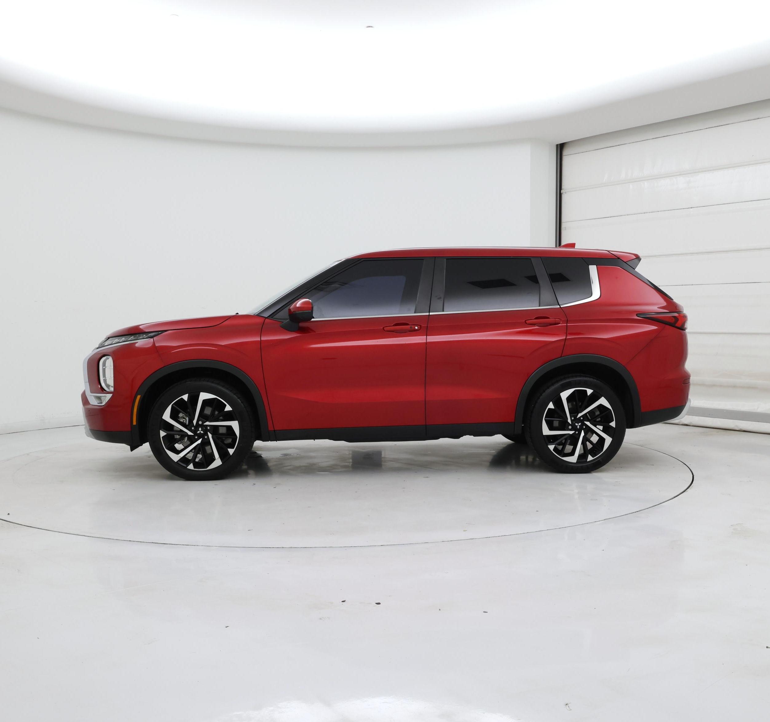 Thumbnail: 2023 Mitsubishi Outlander - 3