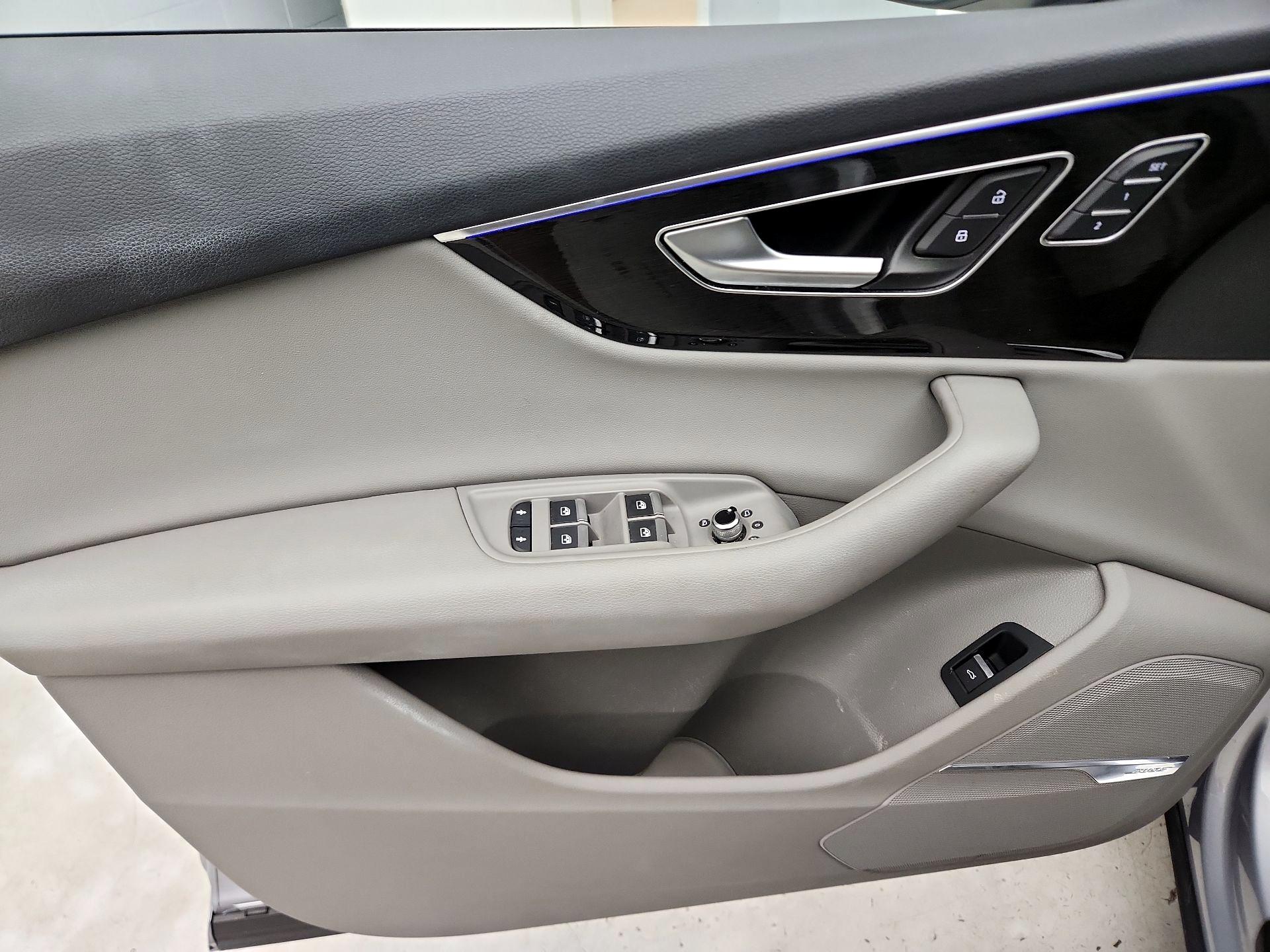 Thumbnail: 2020 Audi Q7 - 12