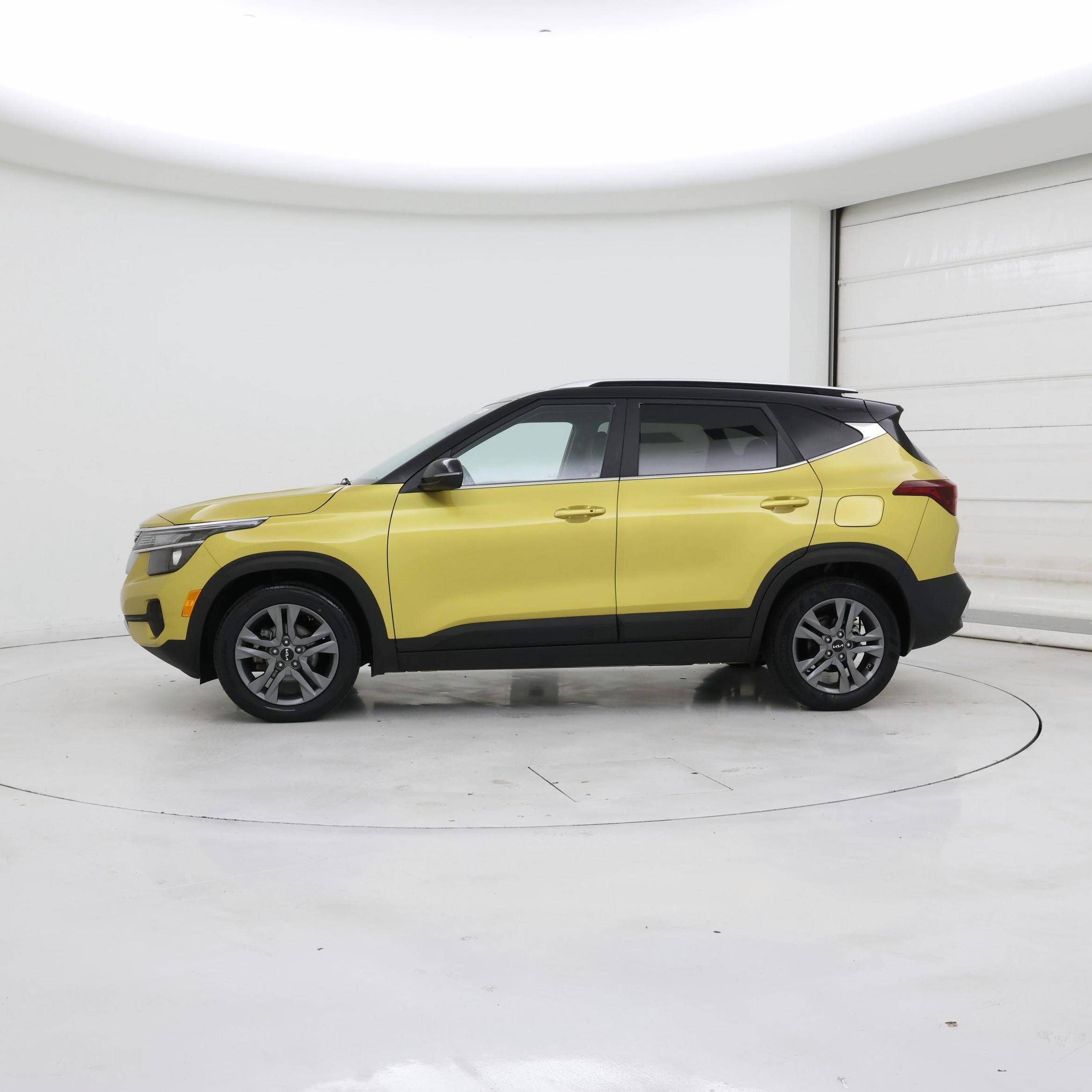 Thumbnail: 2023 Kia Seltos - 3