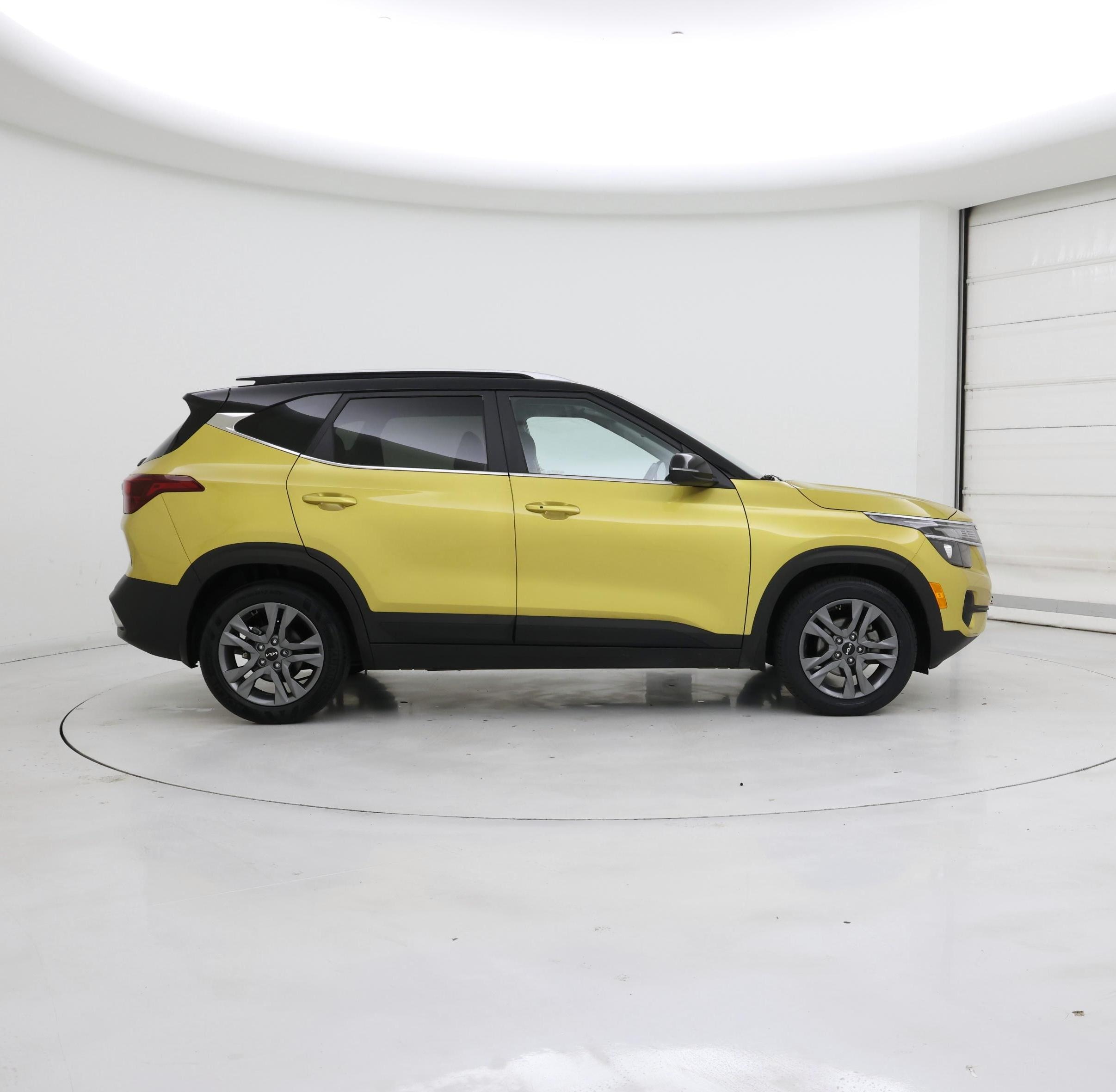 Thumbnail: 2023 Kia Seltos - 7