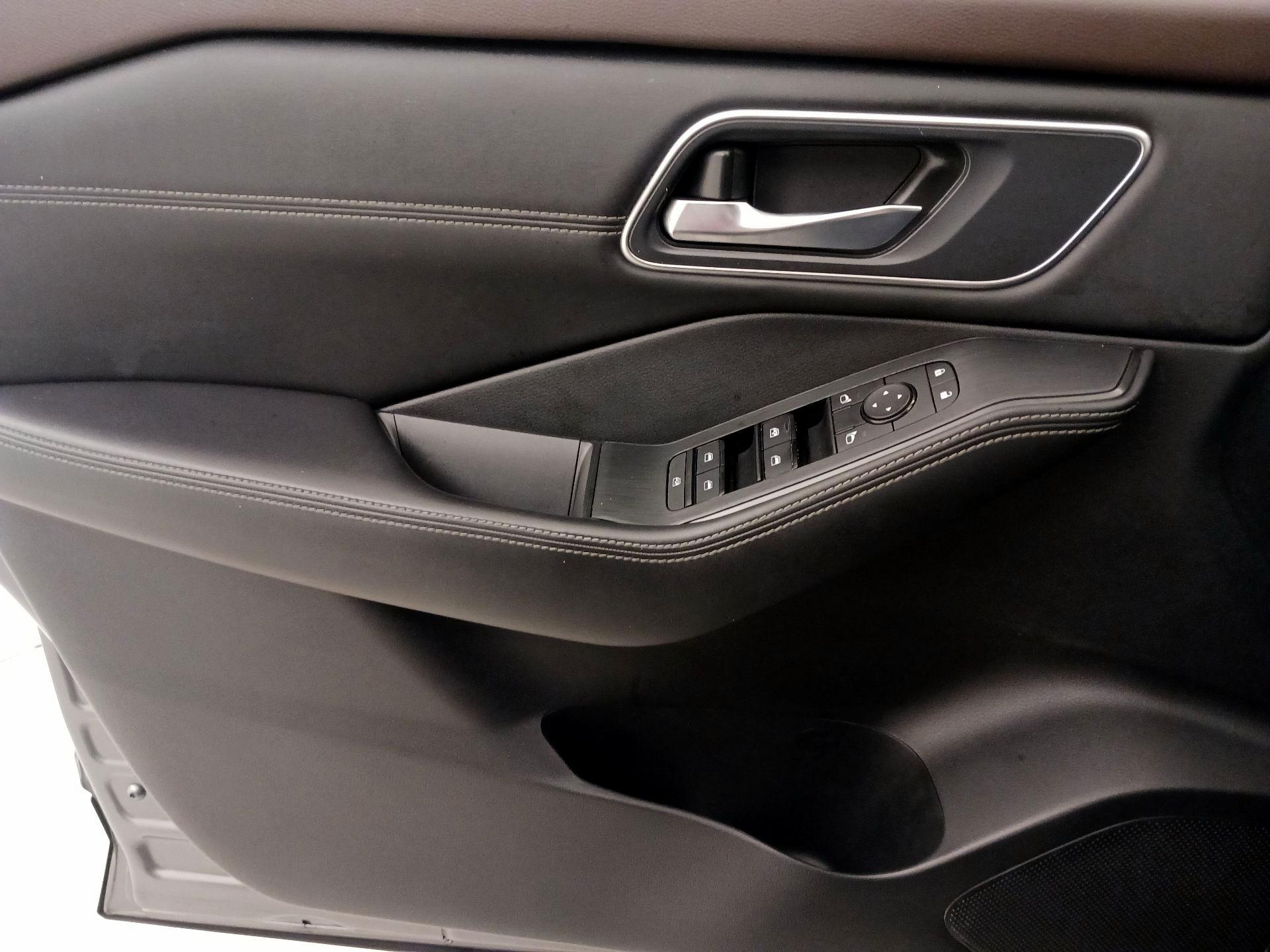 Thumbnail: 2021 Nissan Rogue - 12