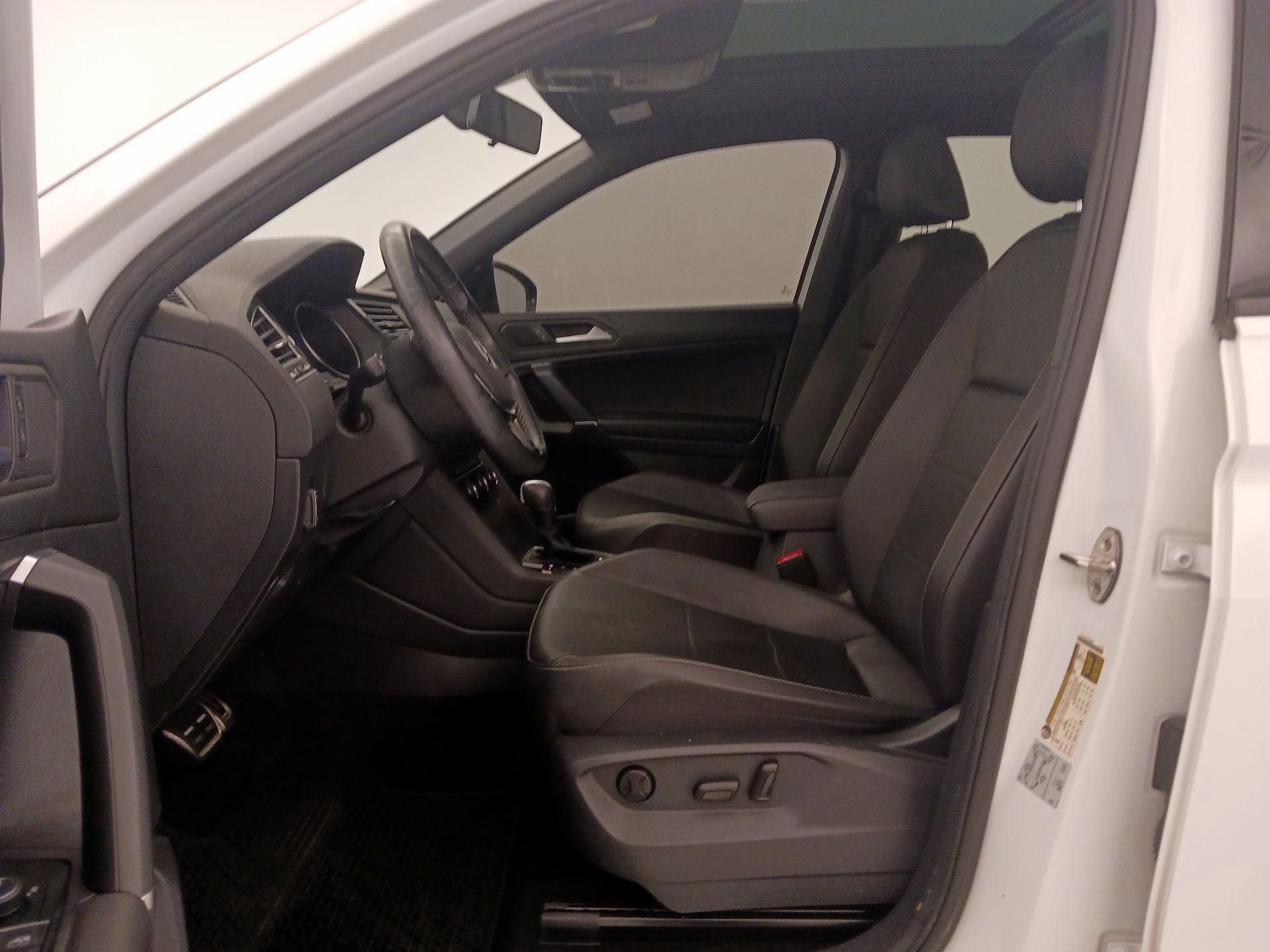 Thumbnail: 2020 Volkswagen Tiguan - 11