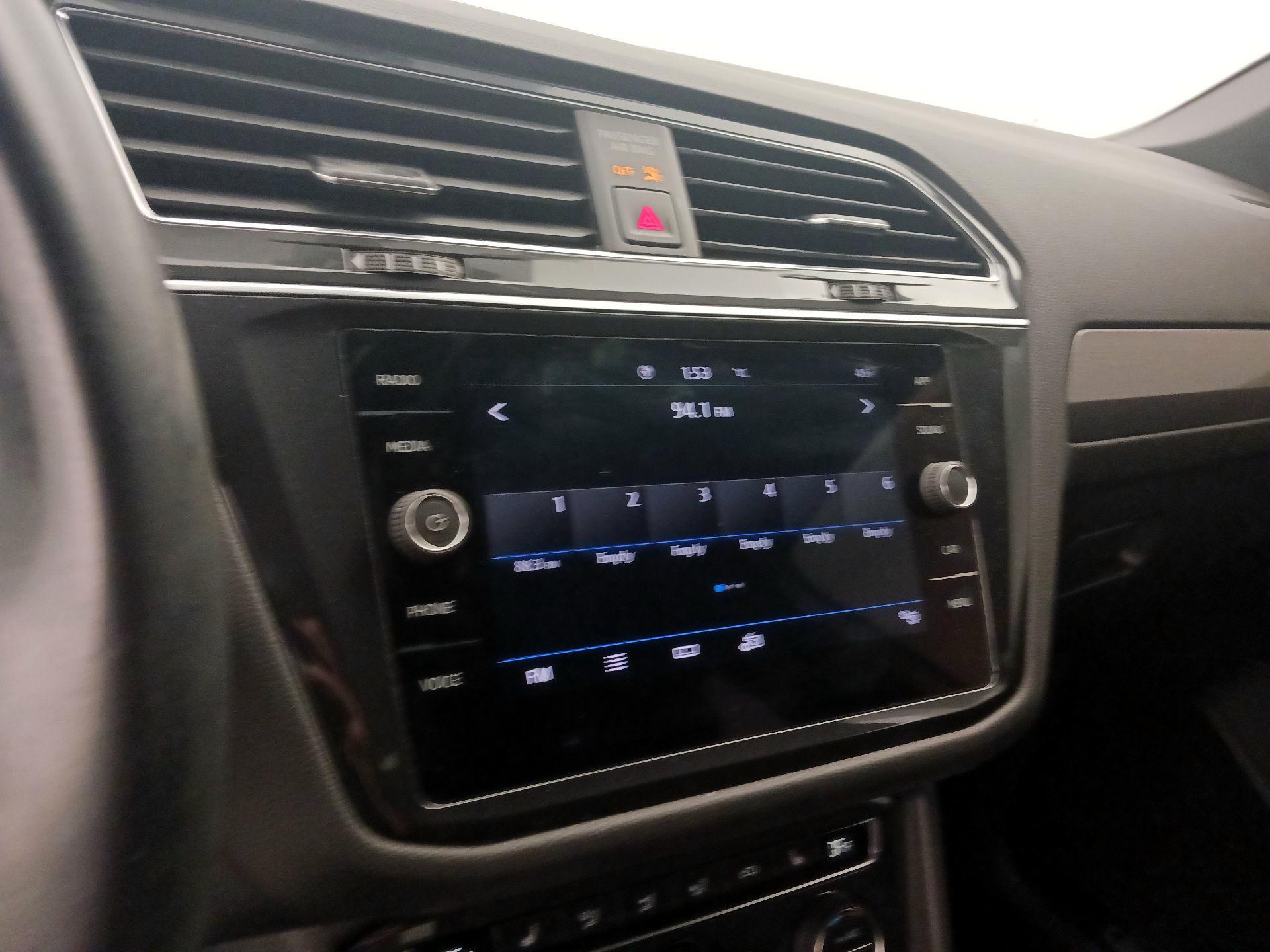 Thumbnail: 2020 Volkswagen Tiguan - 15