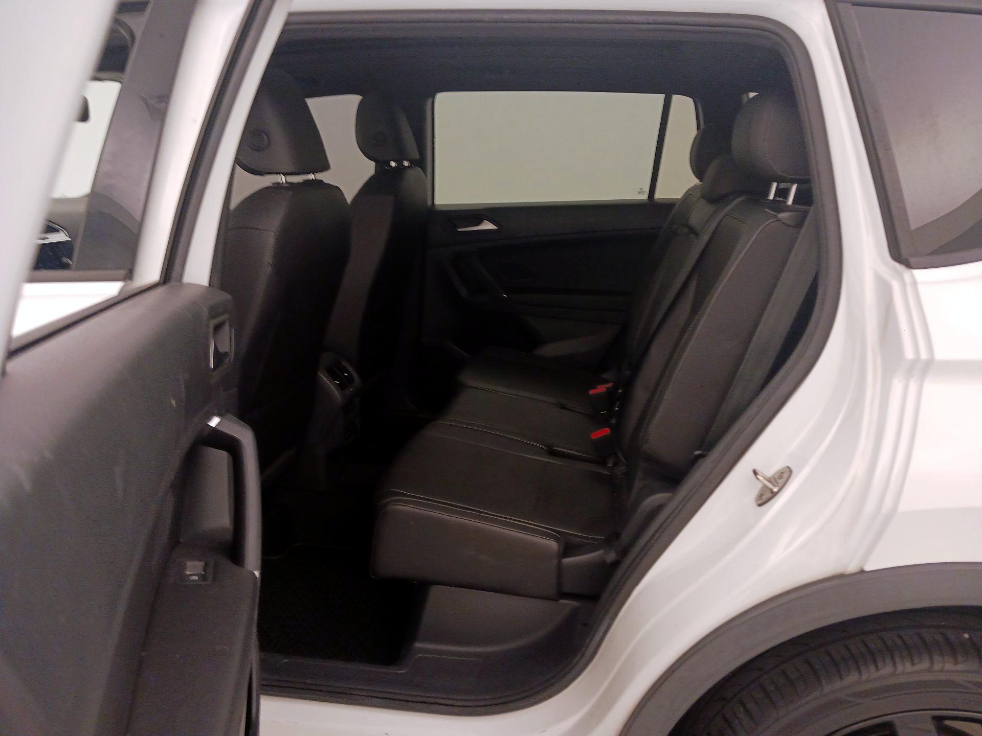 Thumbnail: 2020 Volkswagen Tiguan - 20