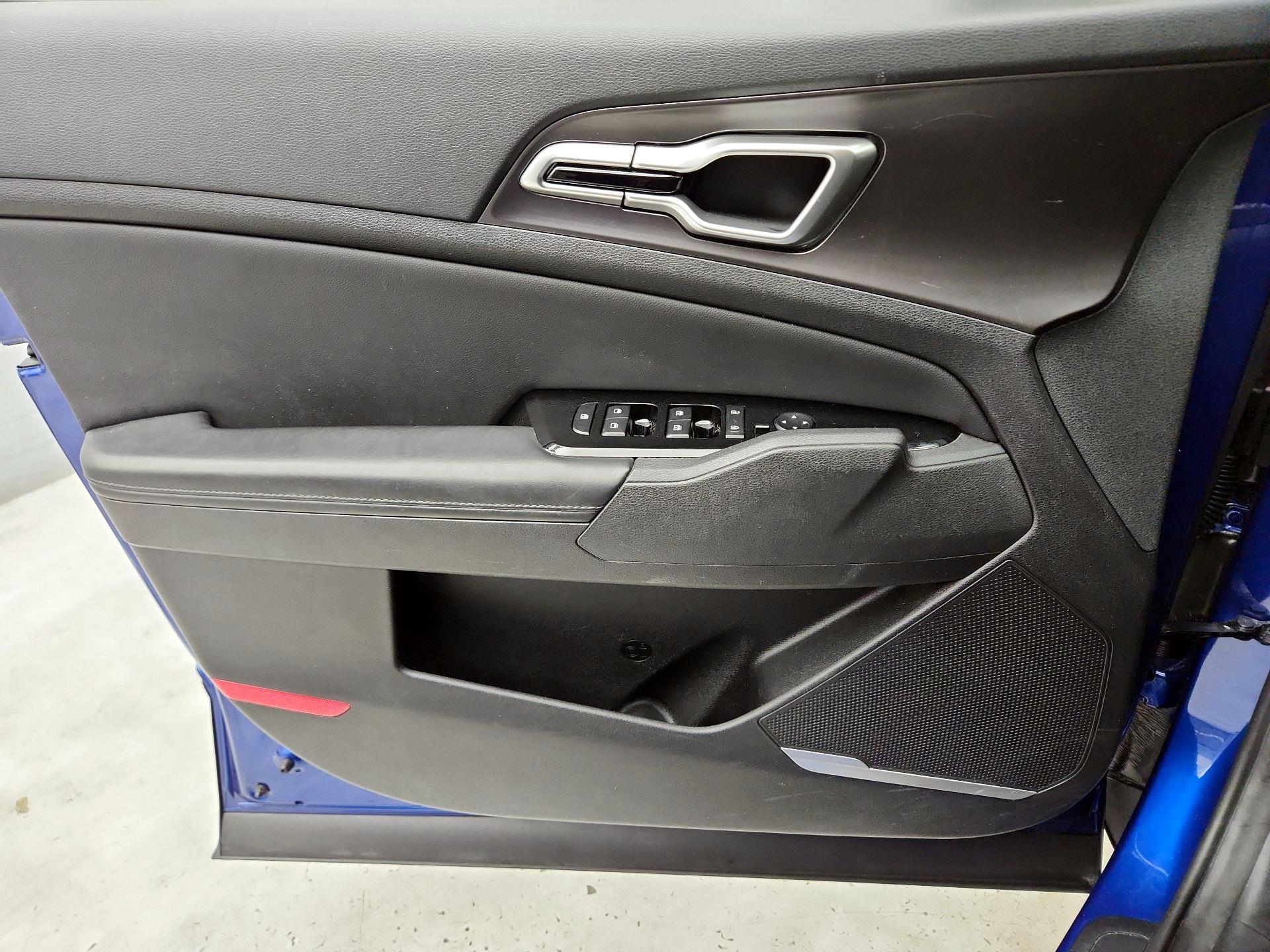 Thumbnail: 2023 Kia Sportage - 12