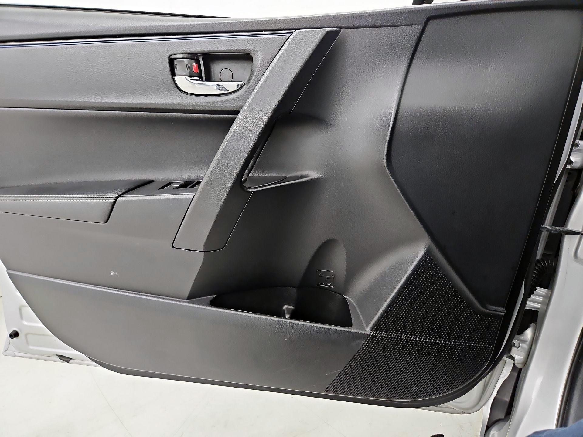 Thumbnail: 2017 Toyota Corolla - 12