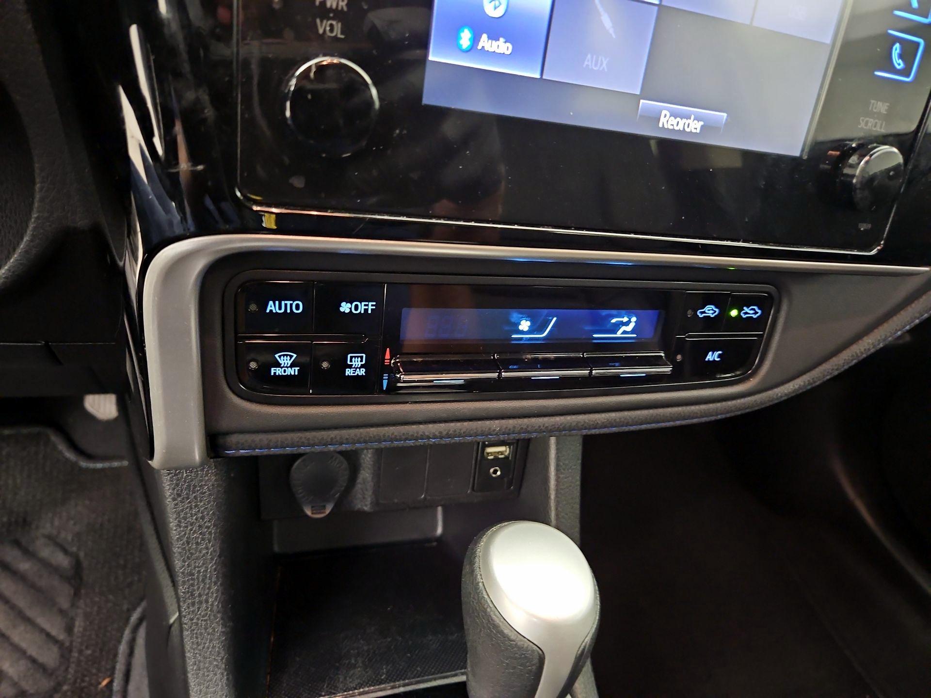 Thumbnail: 2017 Toyota Corolla - 16