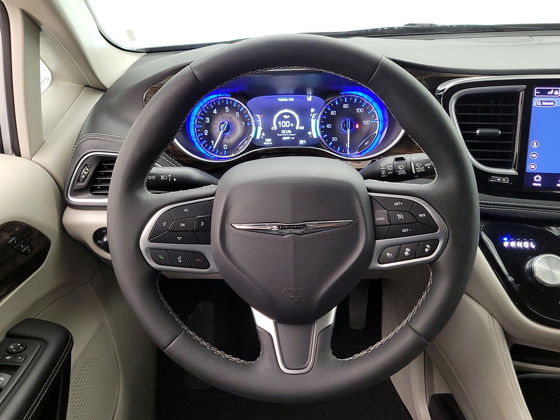 Thumbnail: 2024 Chrysler Pacifica - 10