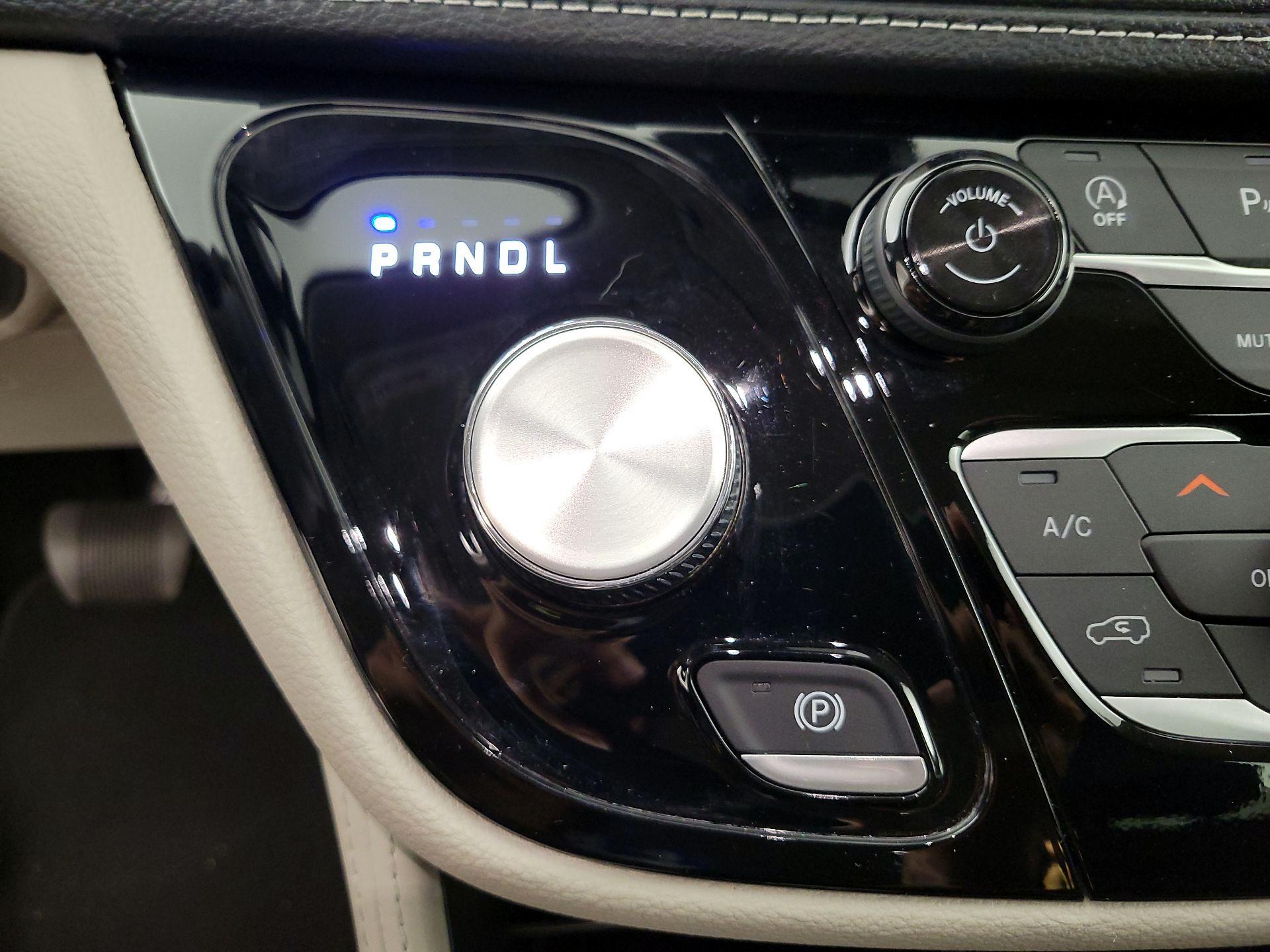 Thumbnail: 2024 Chrysler Pacifica - 18