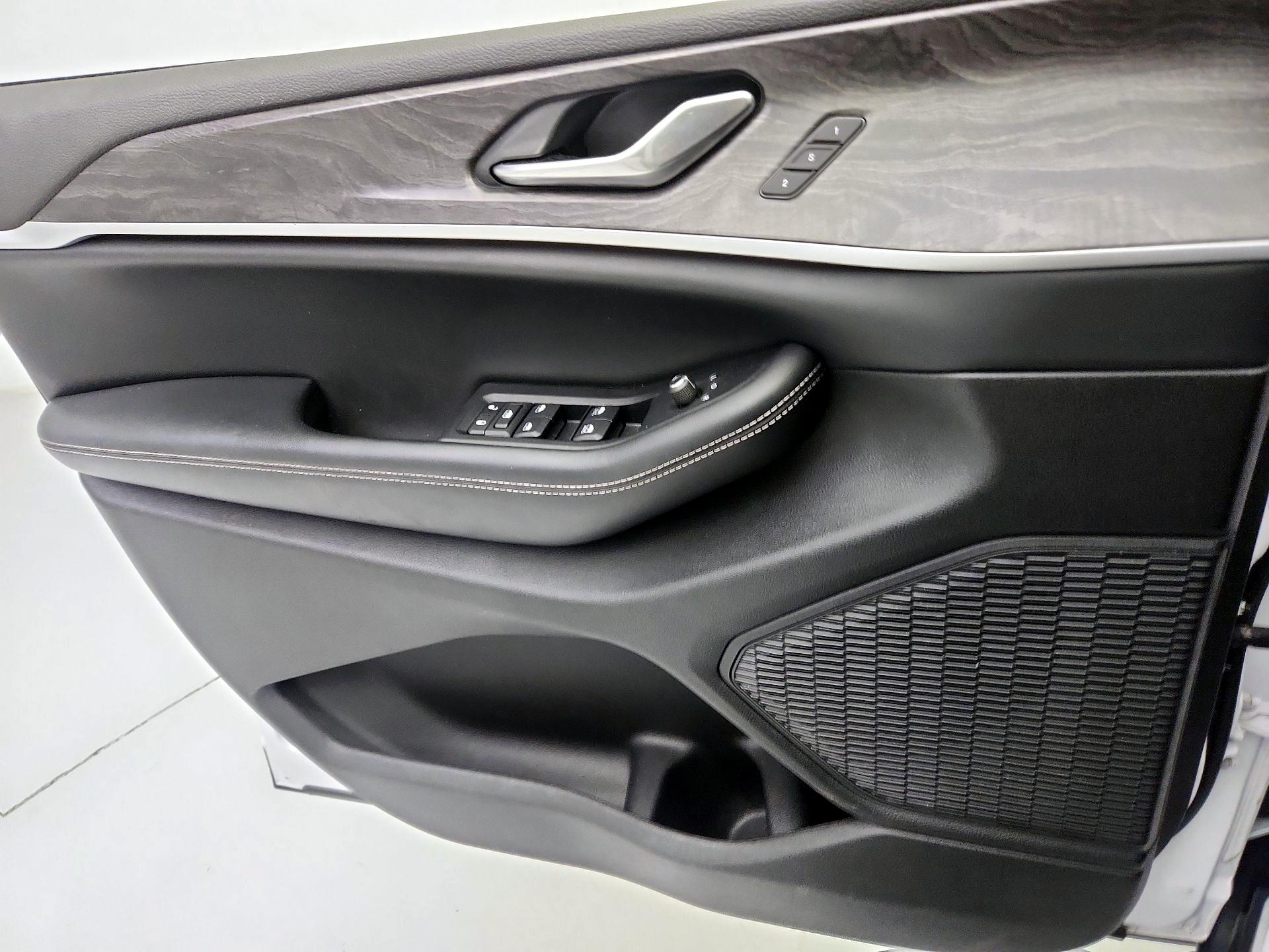 Thumbnail: 2023 Jeep Grand Cherokee - 12