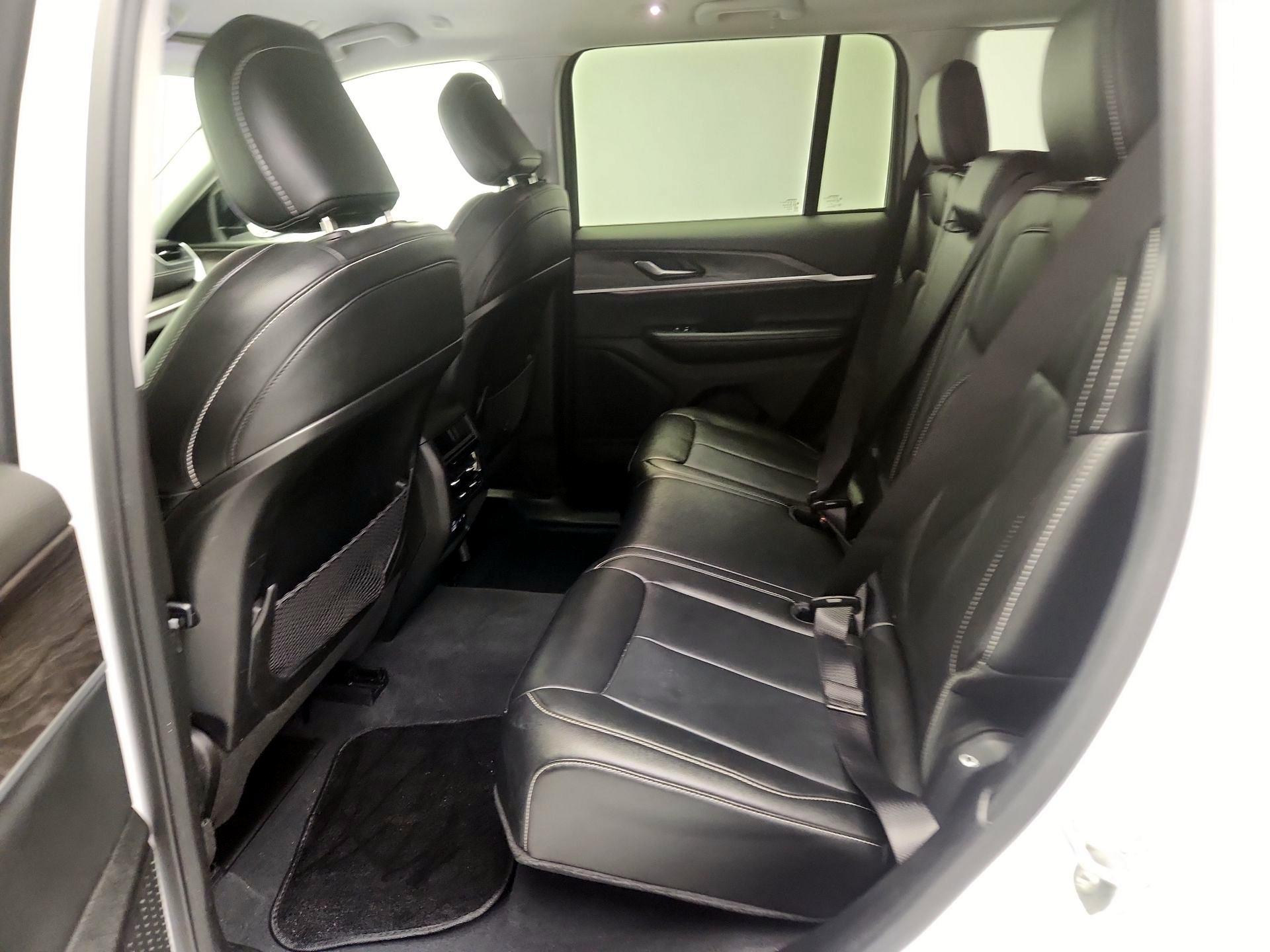 Thumbnail: 2023 Jeep Grand Cherokee - 20