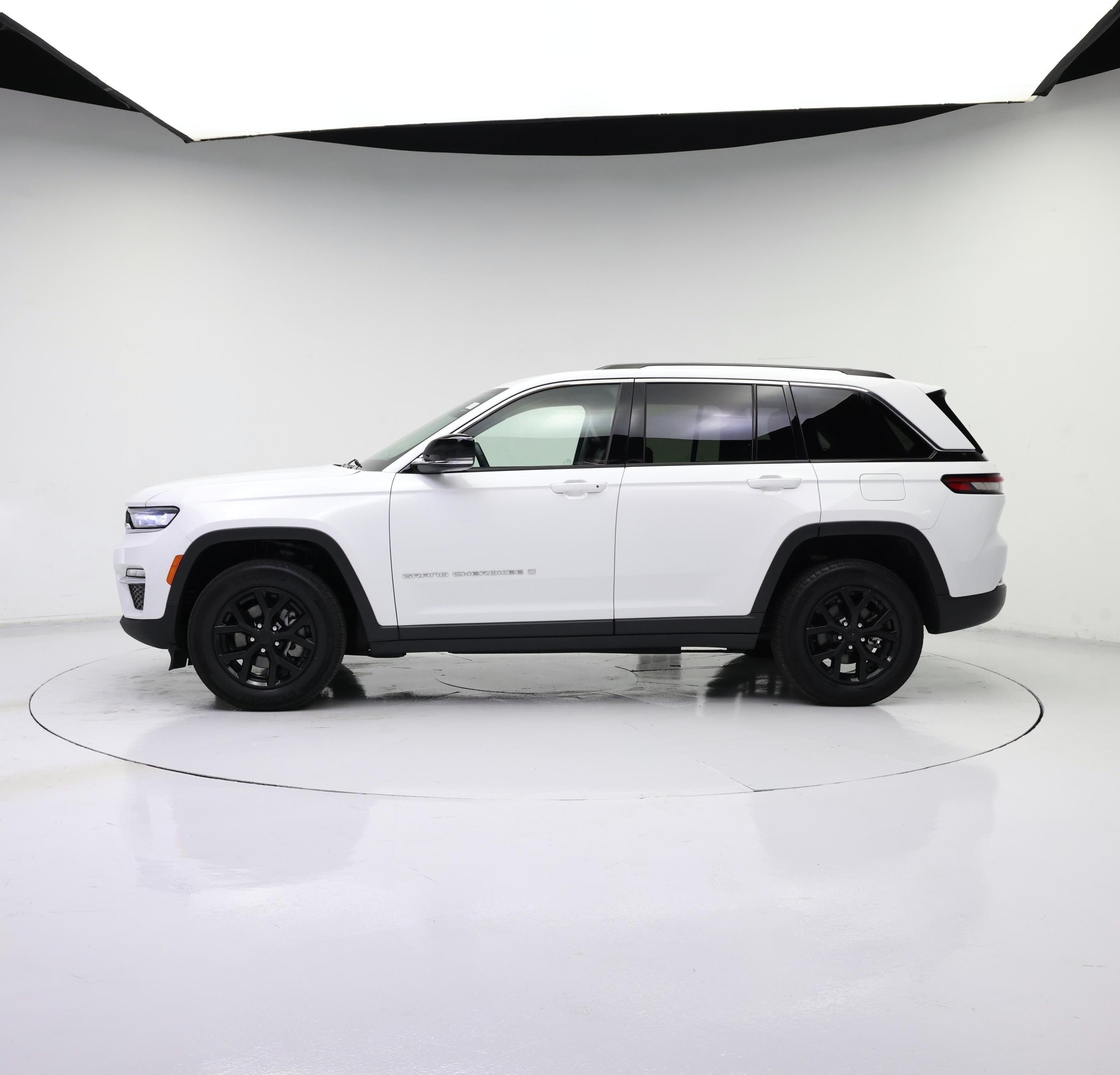 Thumbnail: 2023 Jeep Grand Cherokee - 3