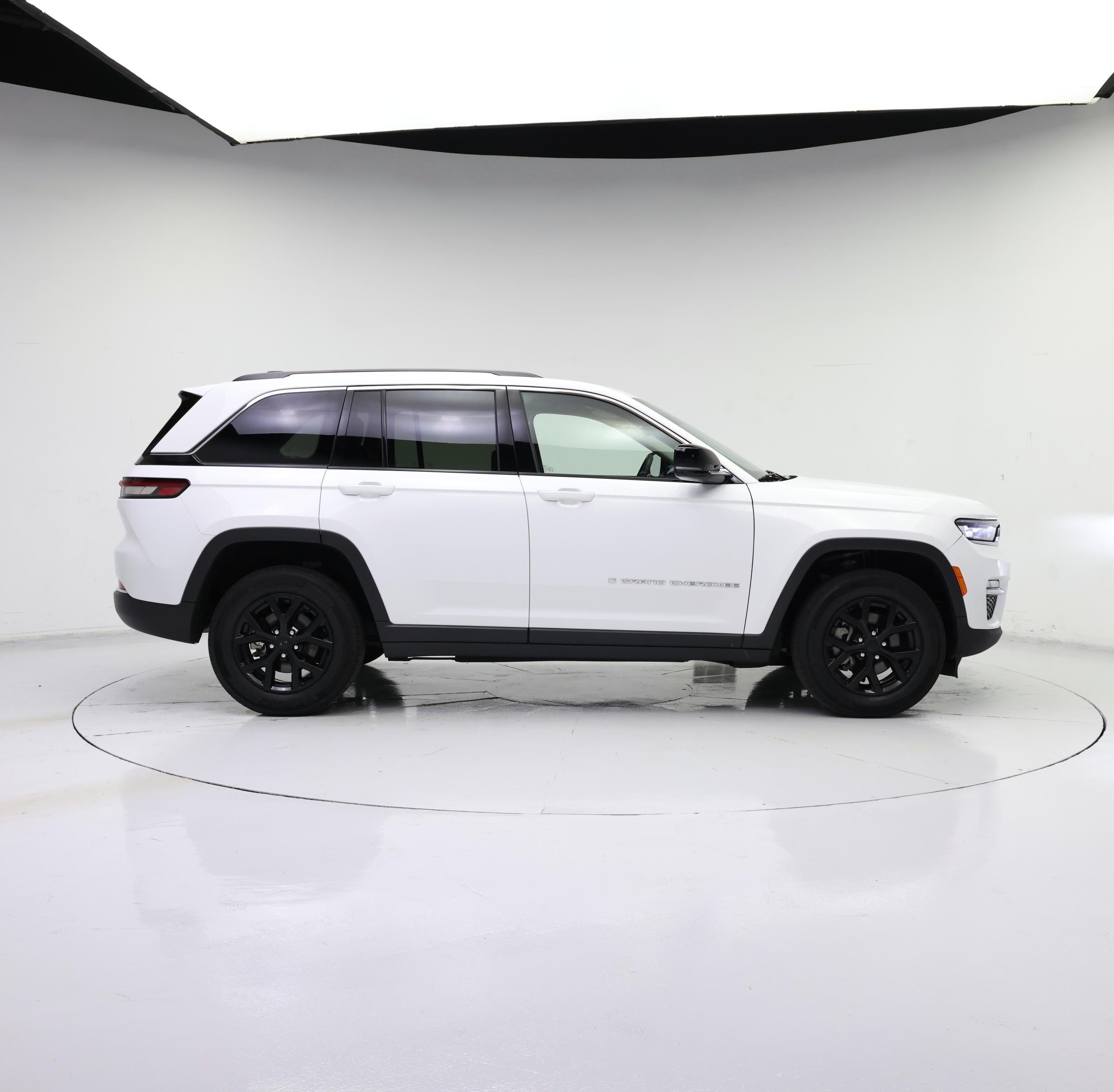 Thumbnail: 2023 Jeep Grand Cherokee - 7