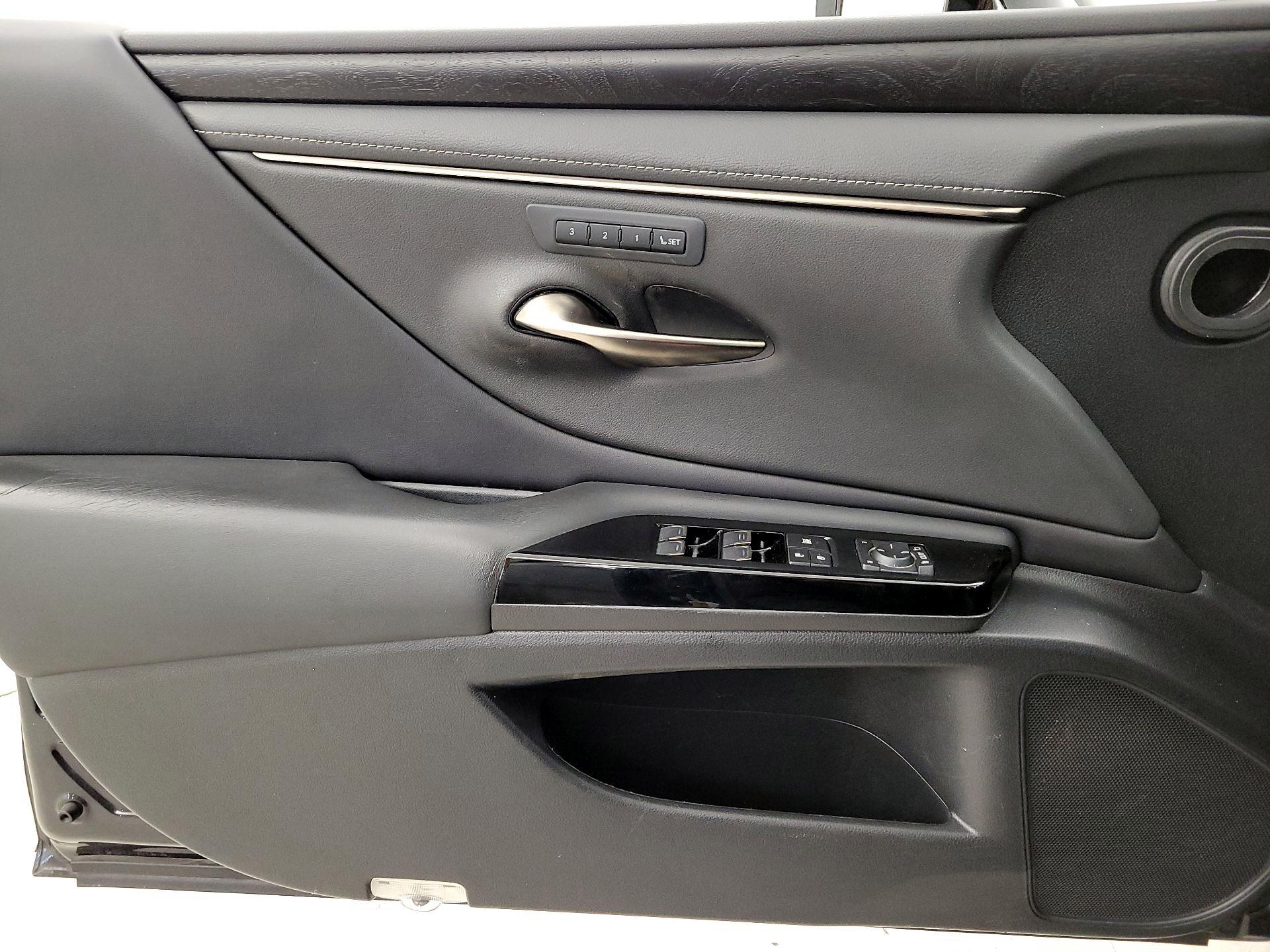 Thumbnail: 2022 Lexus ES - 12