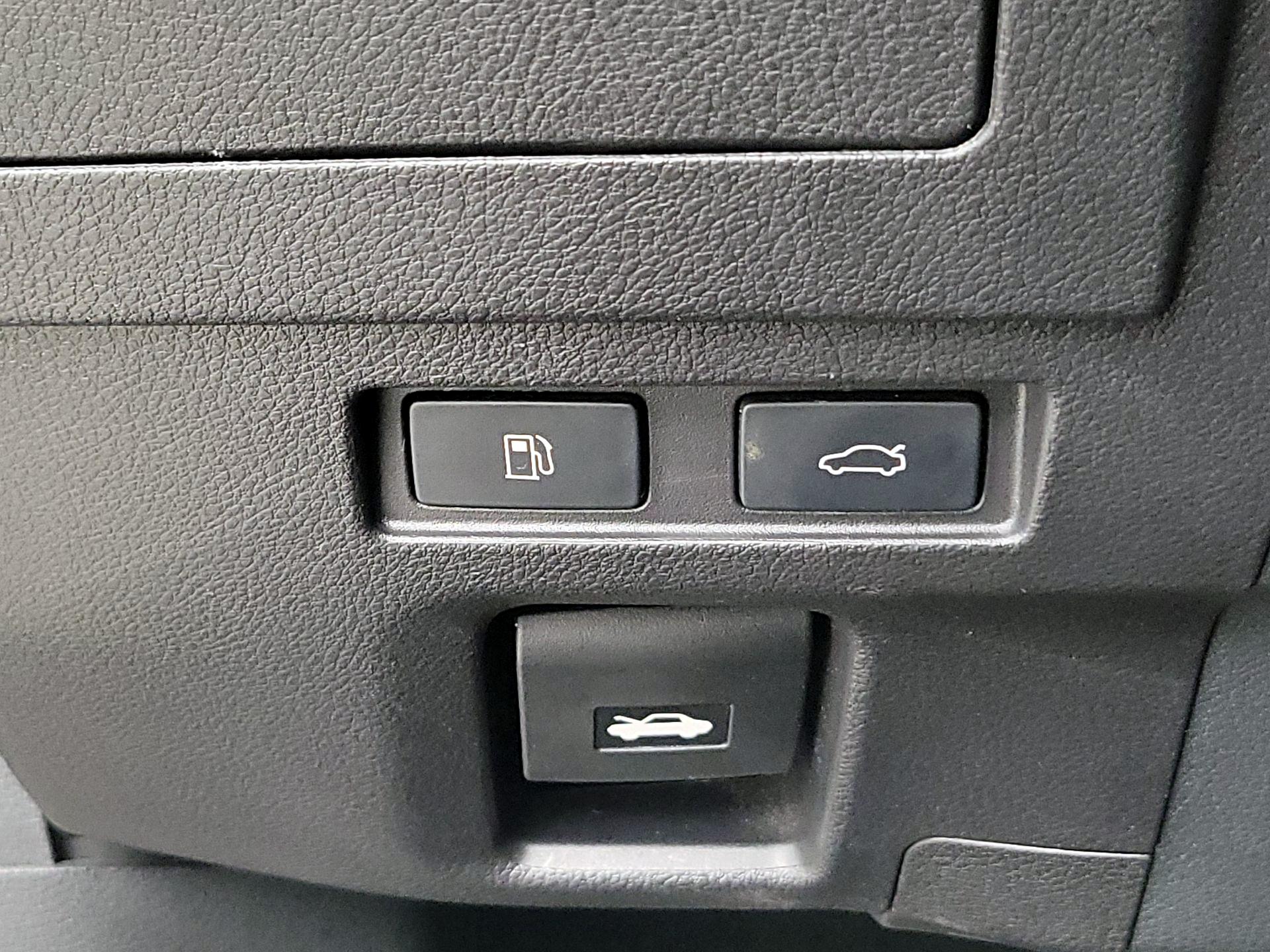 Thumbnail: 2022 Lexus ES - 13