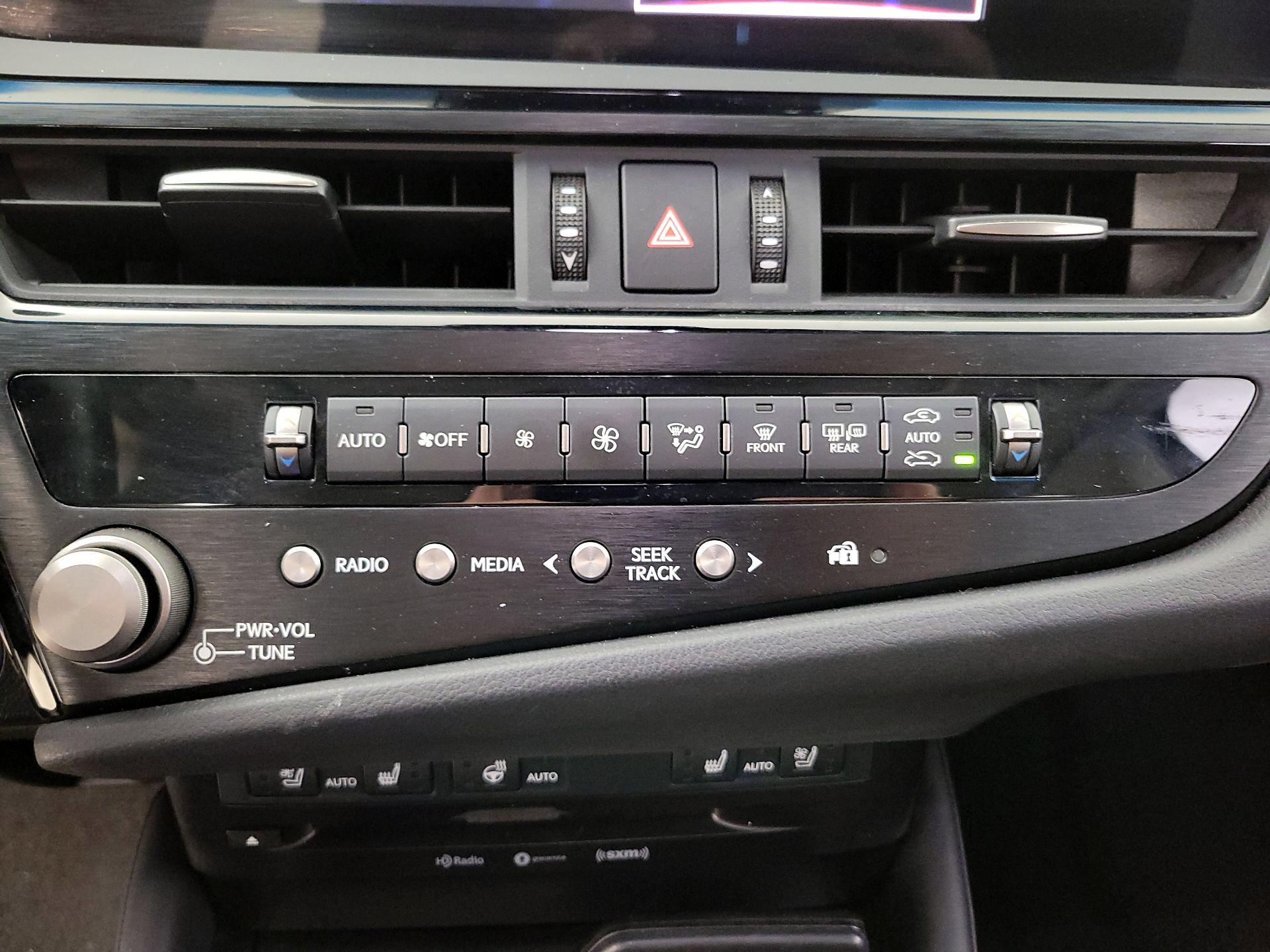 Thumbnail: 2022 Lexus ES - 16