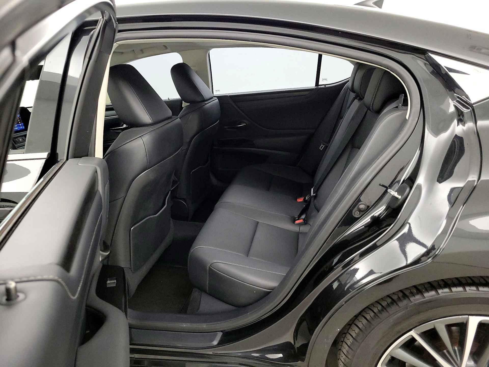 Thumbnail: 2022 Lexus ES - 20