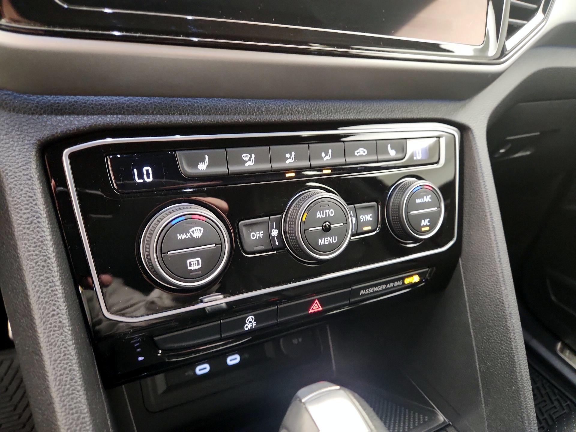 Thumbnail: 2022 Volkswagen Atlas - 17