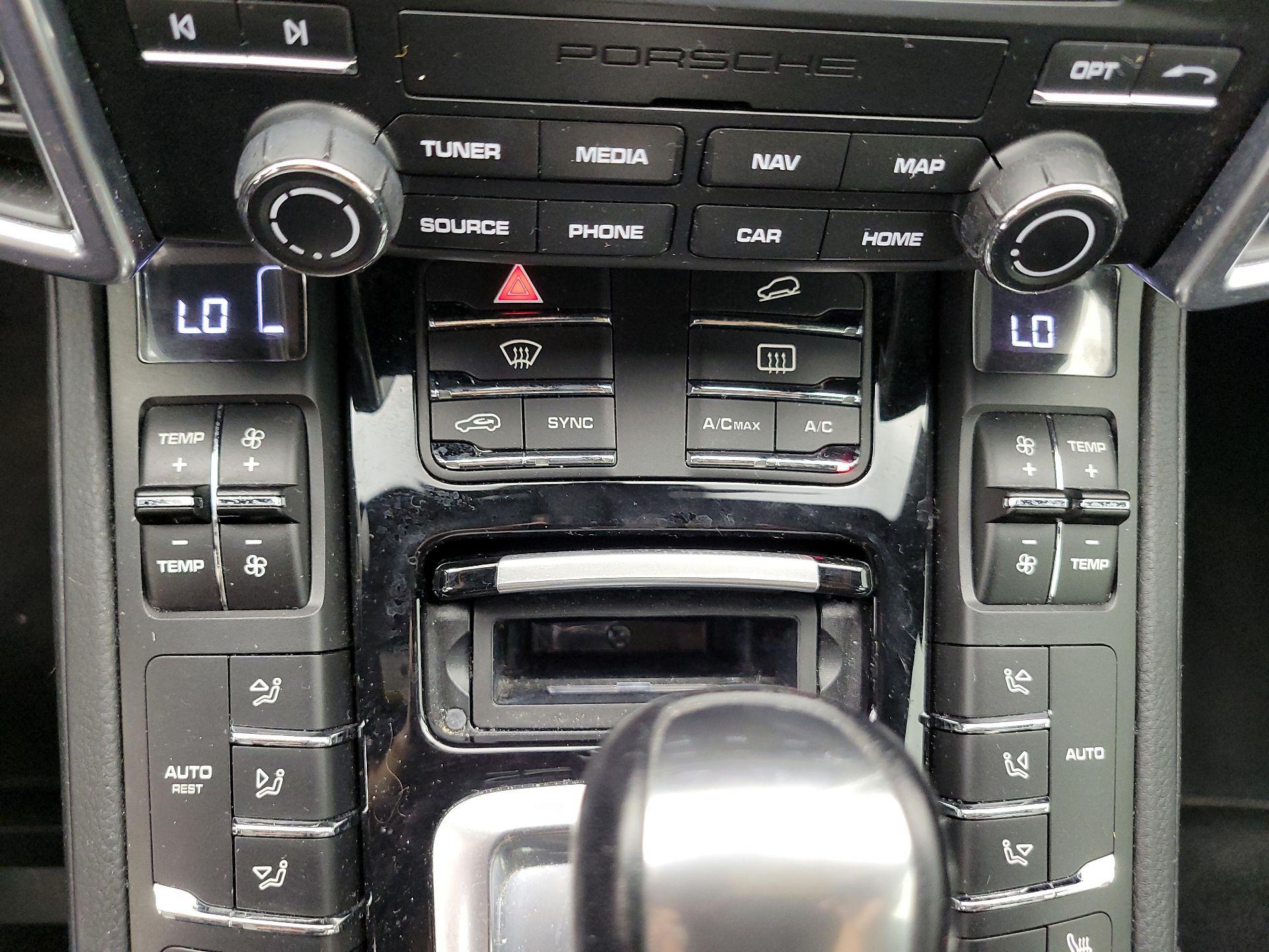 Thumbnail: 2018 Porsche Cayenne - 17