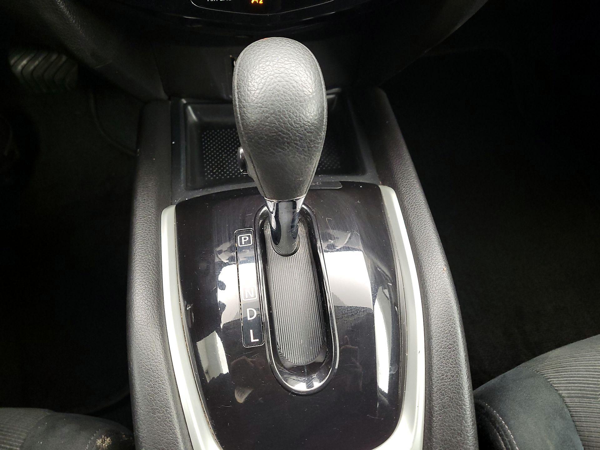 Thumbnail: 2016 Nissan Rogue - 15