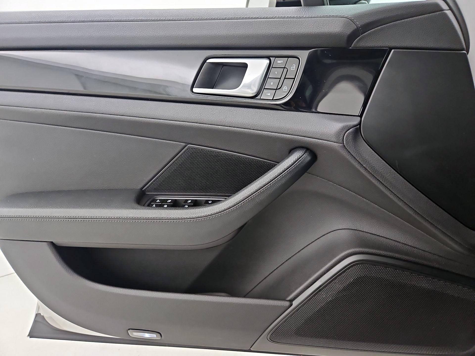 Thumbnail: 2021 Porsche Panamera - 12