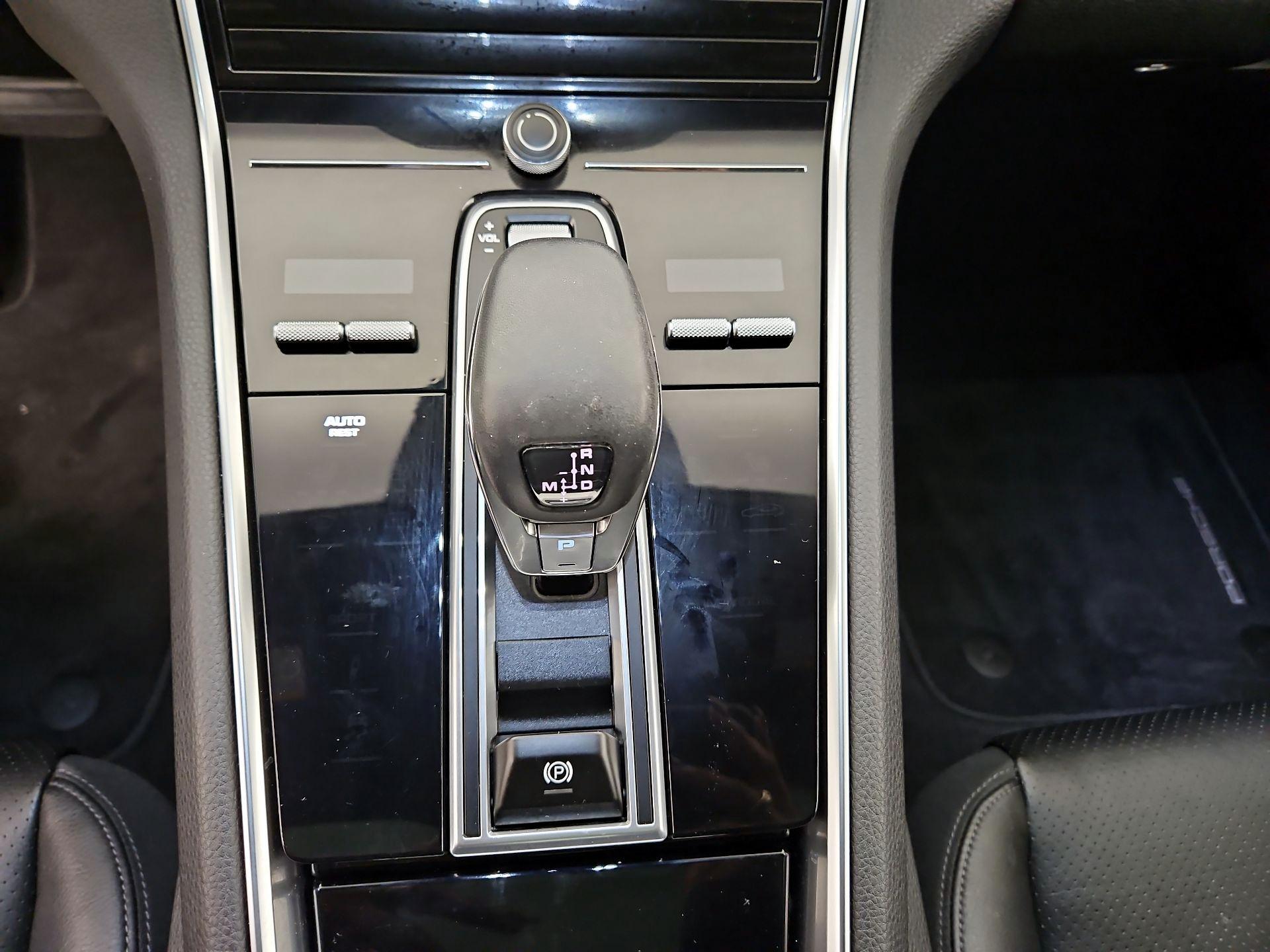 Thumbnail: 2021 Porsche Panamera - 18