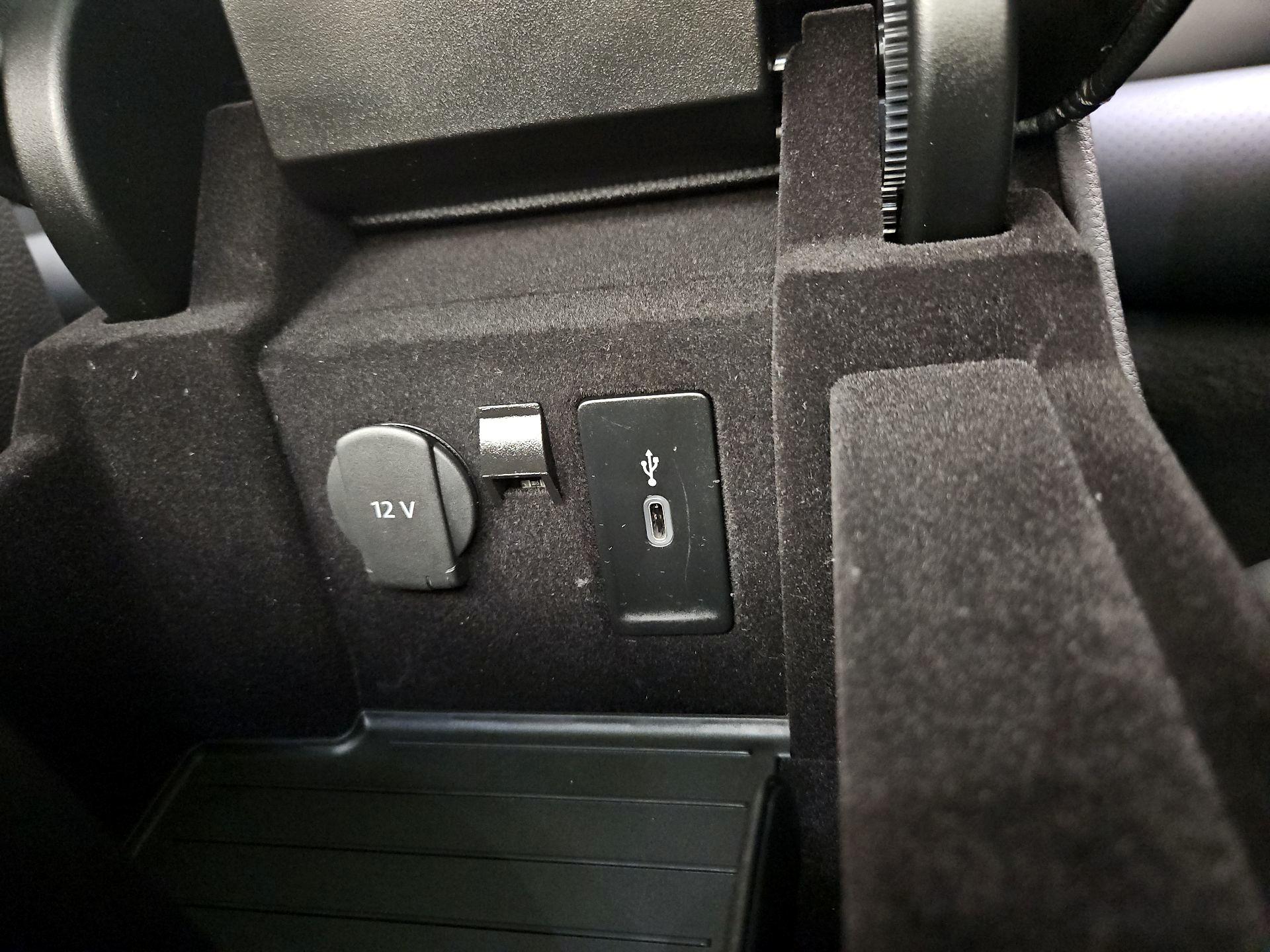 Thumbnail: 2021 Porsche Panamera - 19