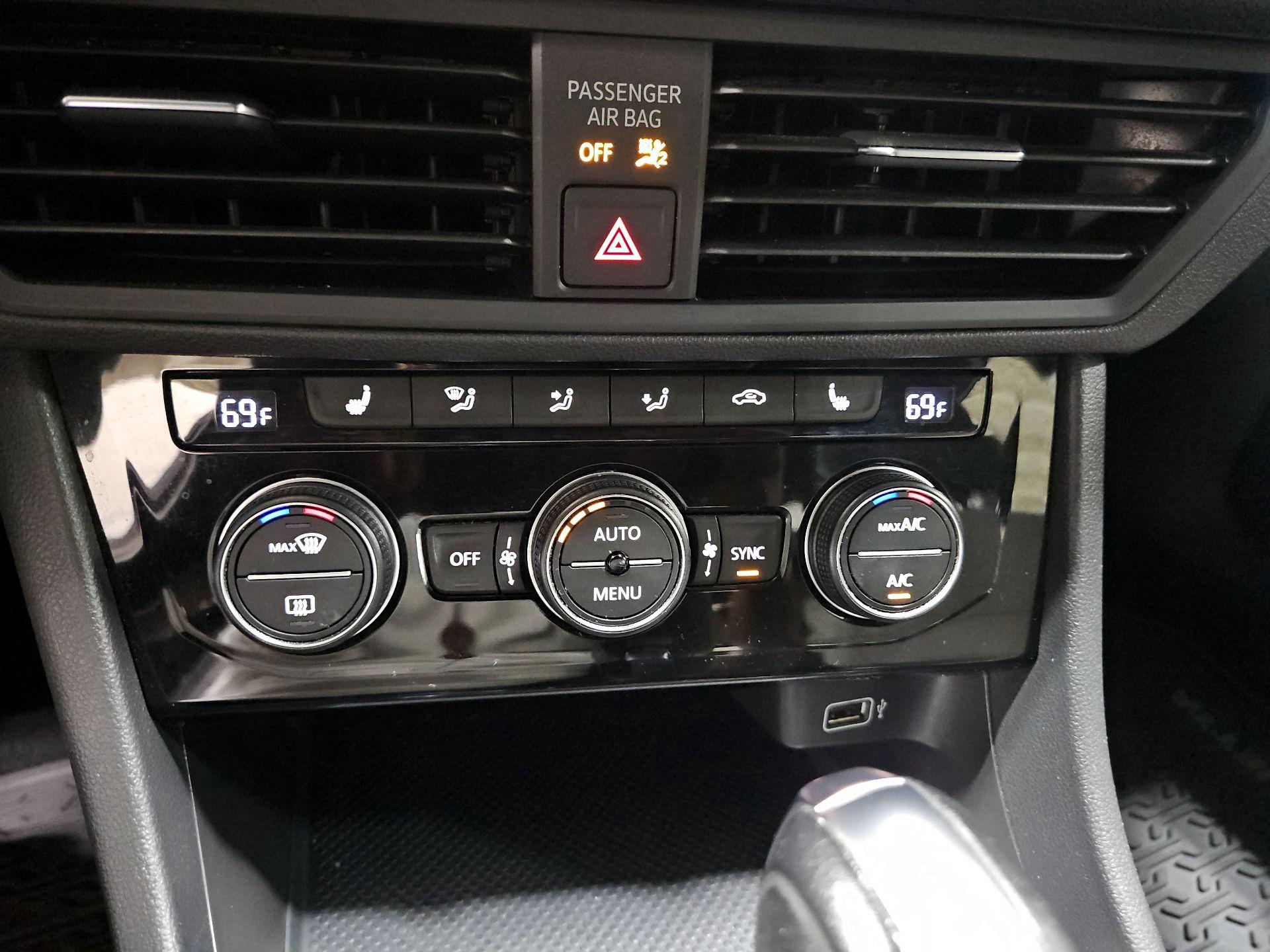 Thumbnail: 2019 Volkswagen Jetta - 15