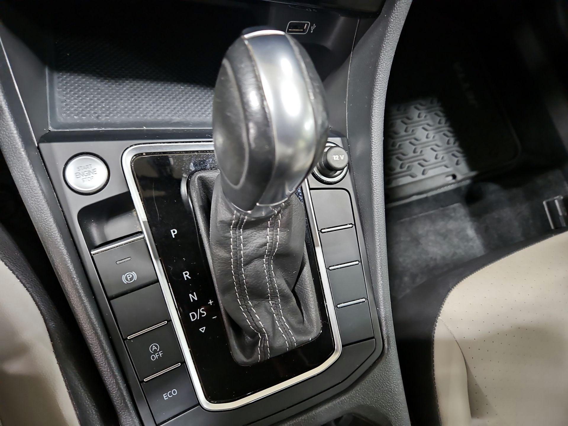 Thumbnail: 2019 Volkswagen Jetta - 16