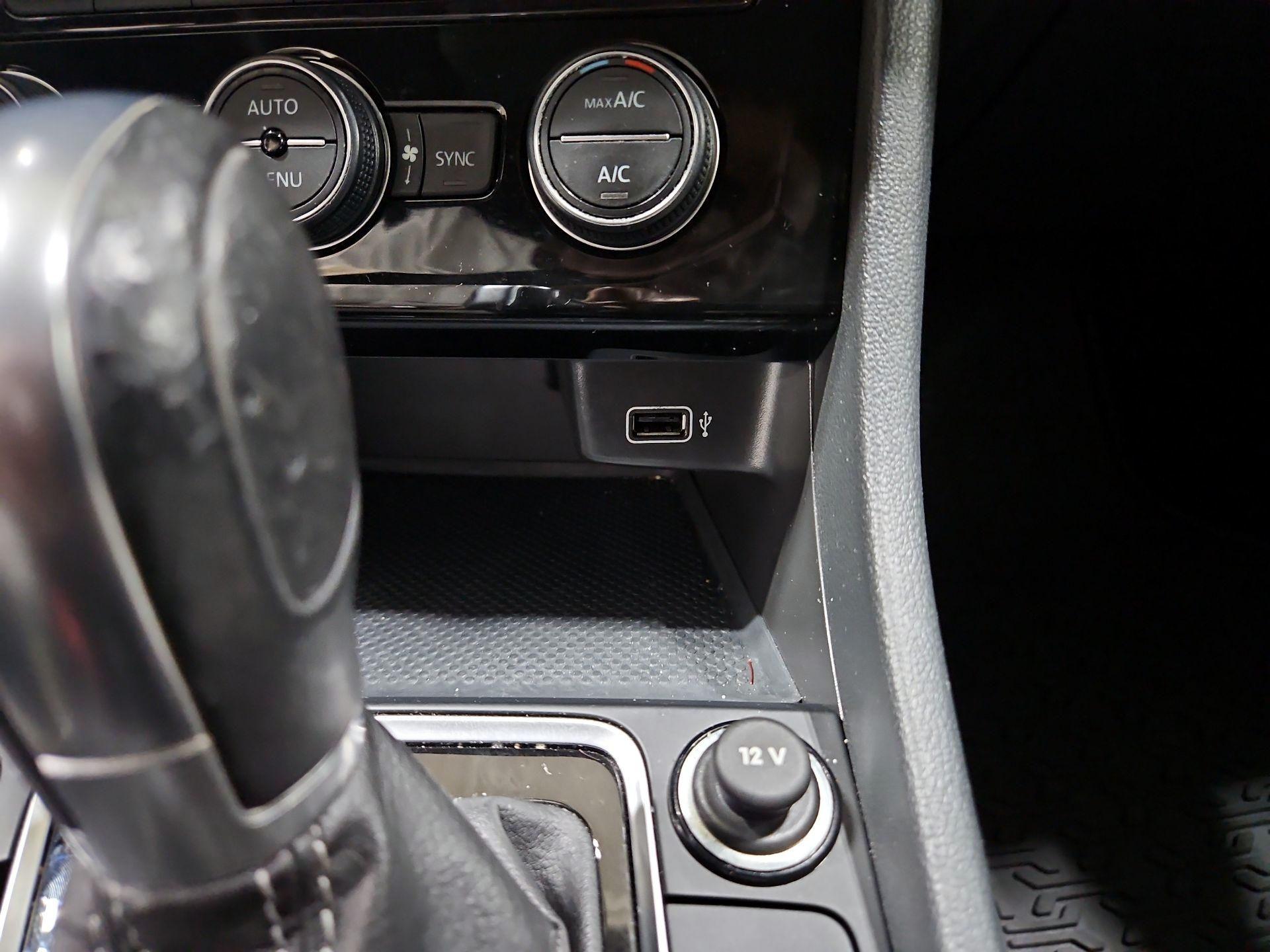 Thumbnail: 2019 Volkswagen Jetta - 17