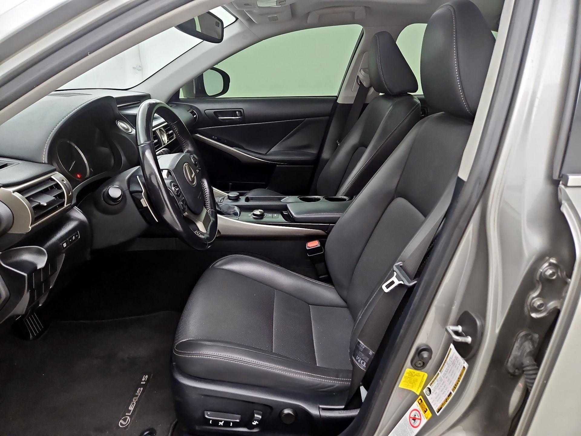 Thumbnail: 2016 Lexus IS - 11