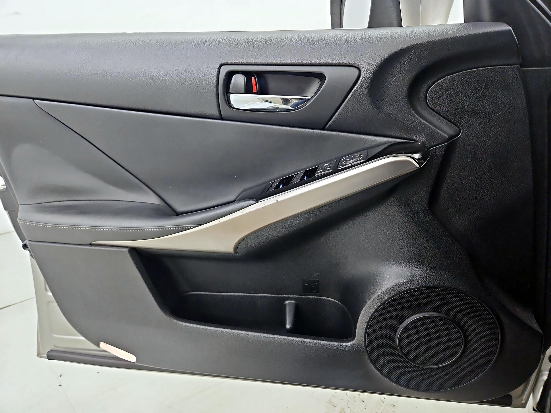 Thumbnail: 2016 Lexus IS - 12