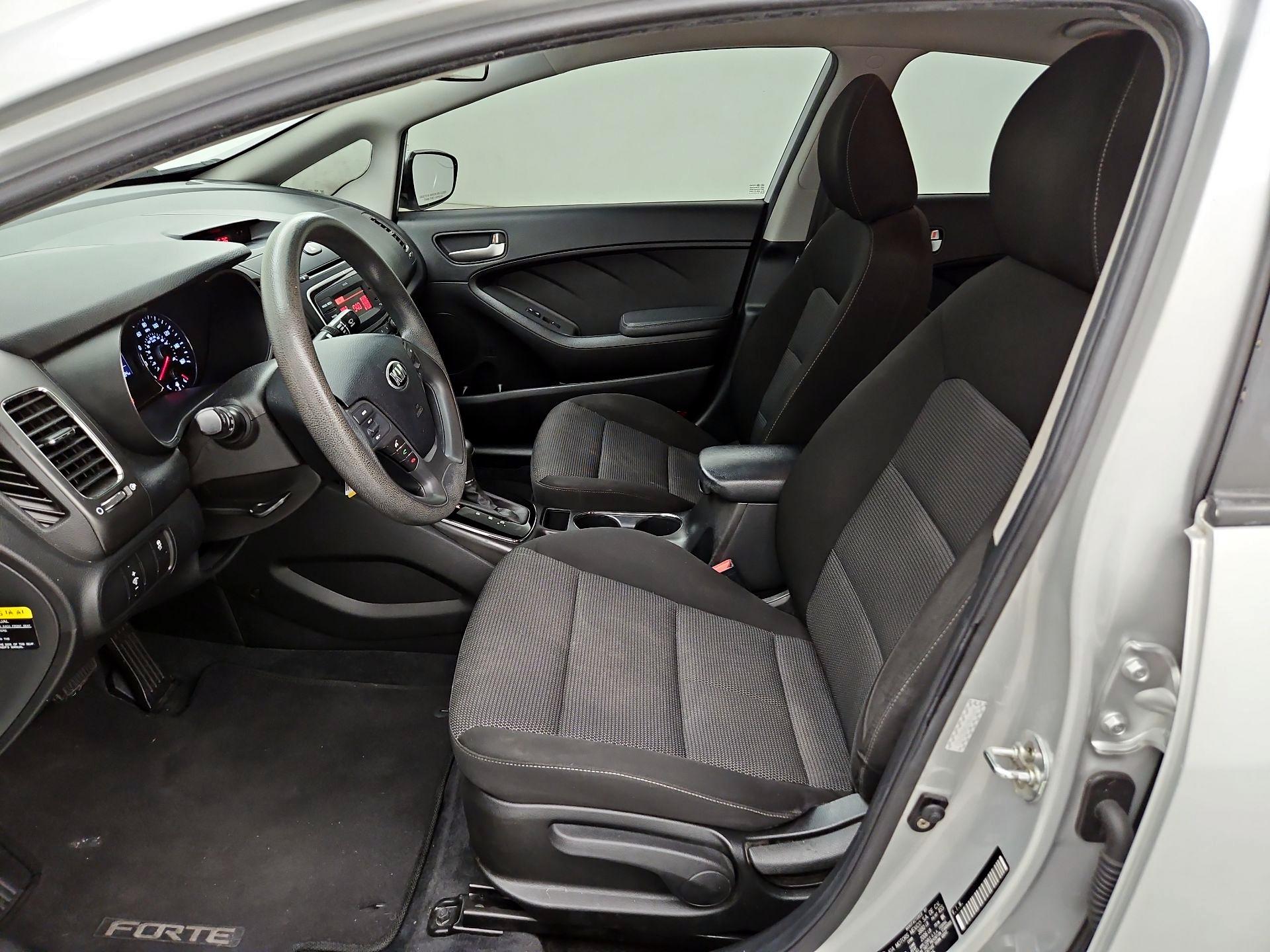 Thumbnail: 2017 Kia Forte - 11