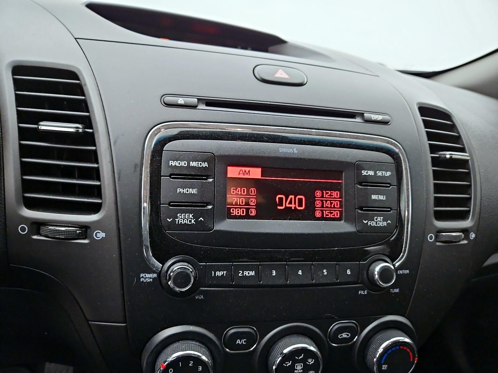 Thumbnail: 2017 Kia Forte - 14