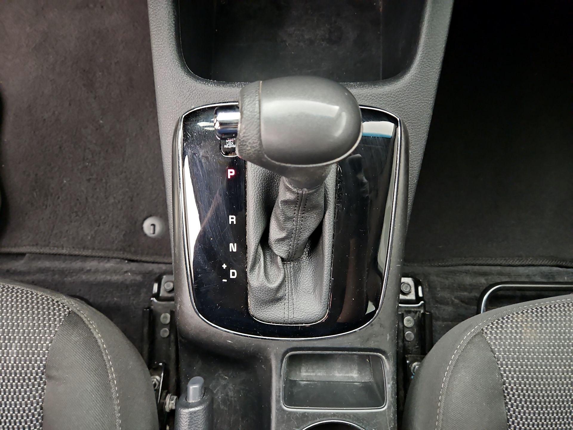 Thumbnail: 2017 Kia Forte - 16