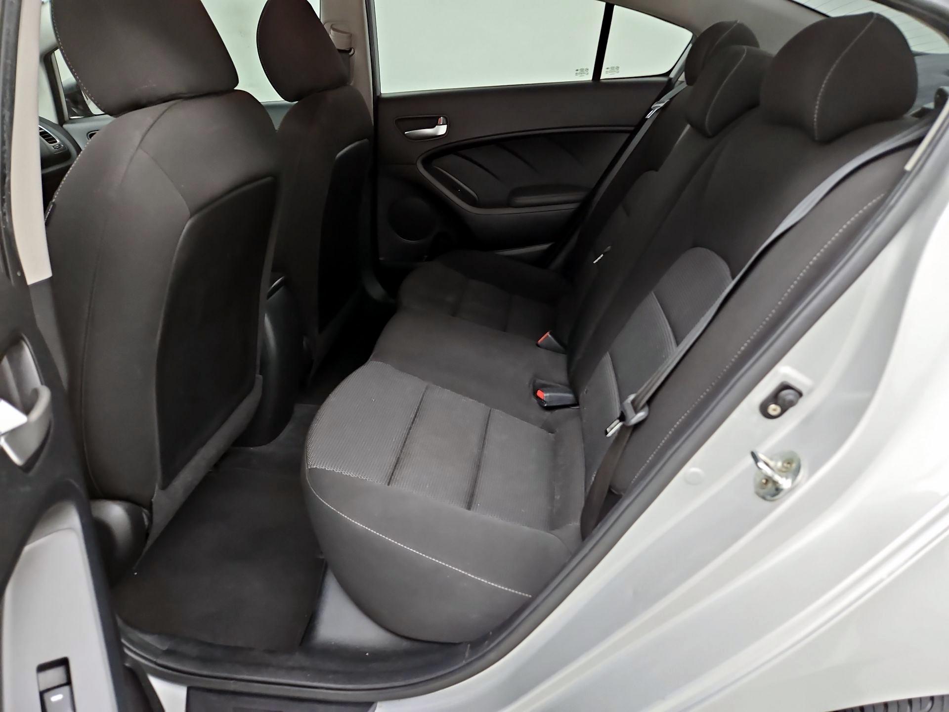 Thumbnail: 2017 Kia Forte - 18