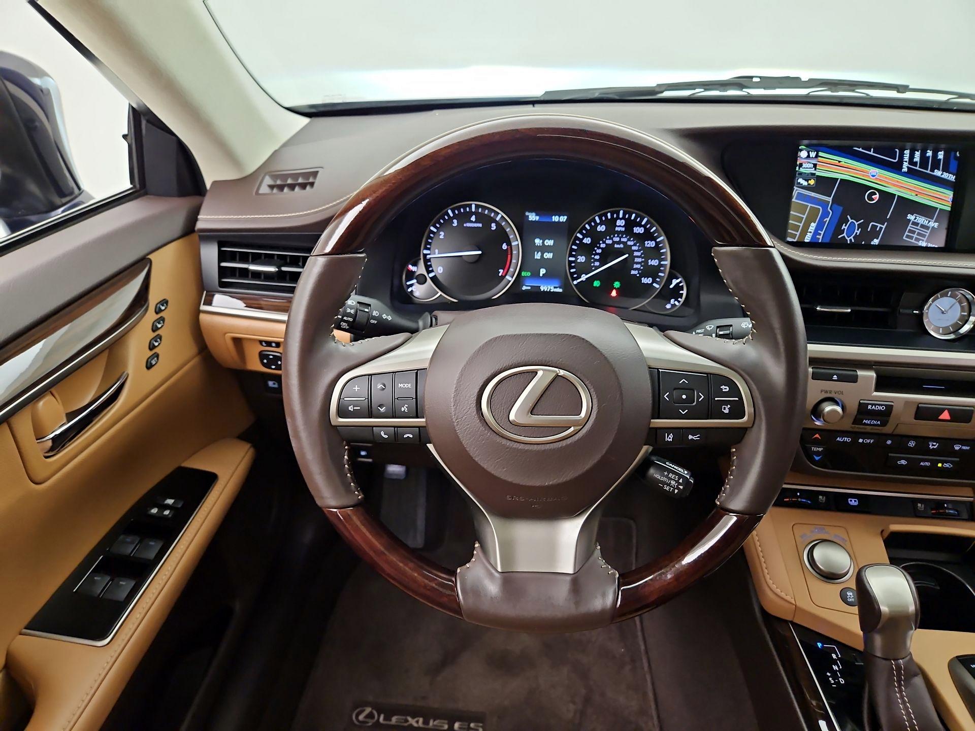Thumbnail: 2017 Lexus ES - 10