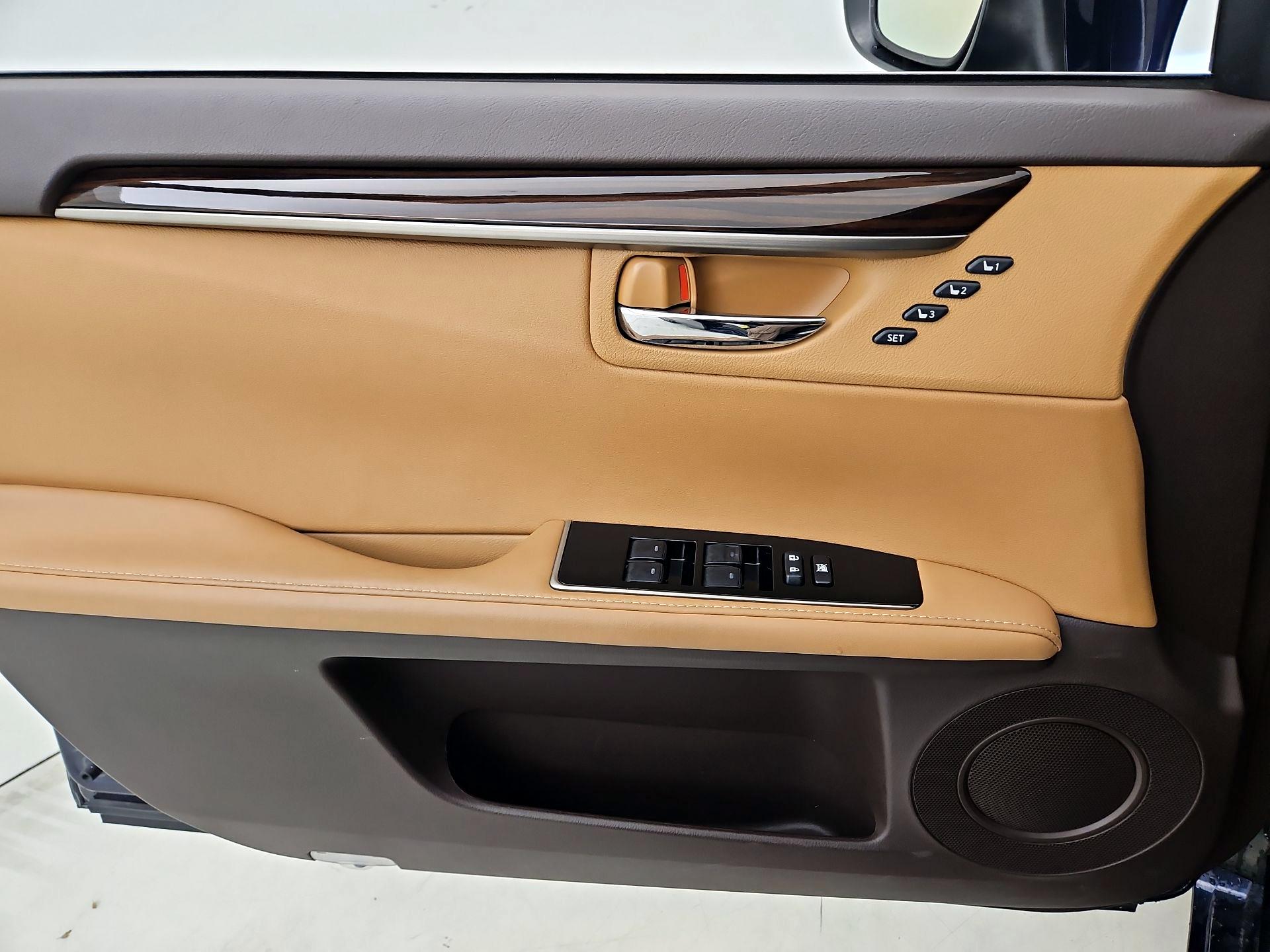 Thumbnail: 2017 Lexus ES - 12