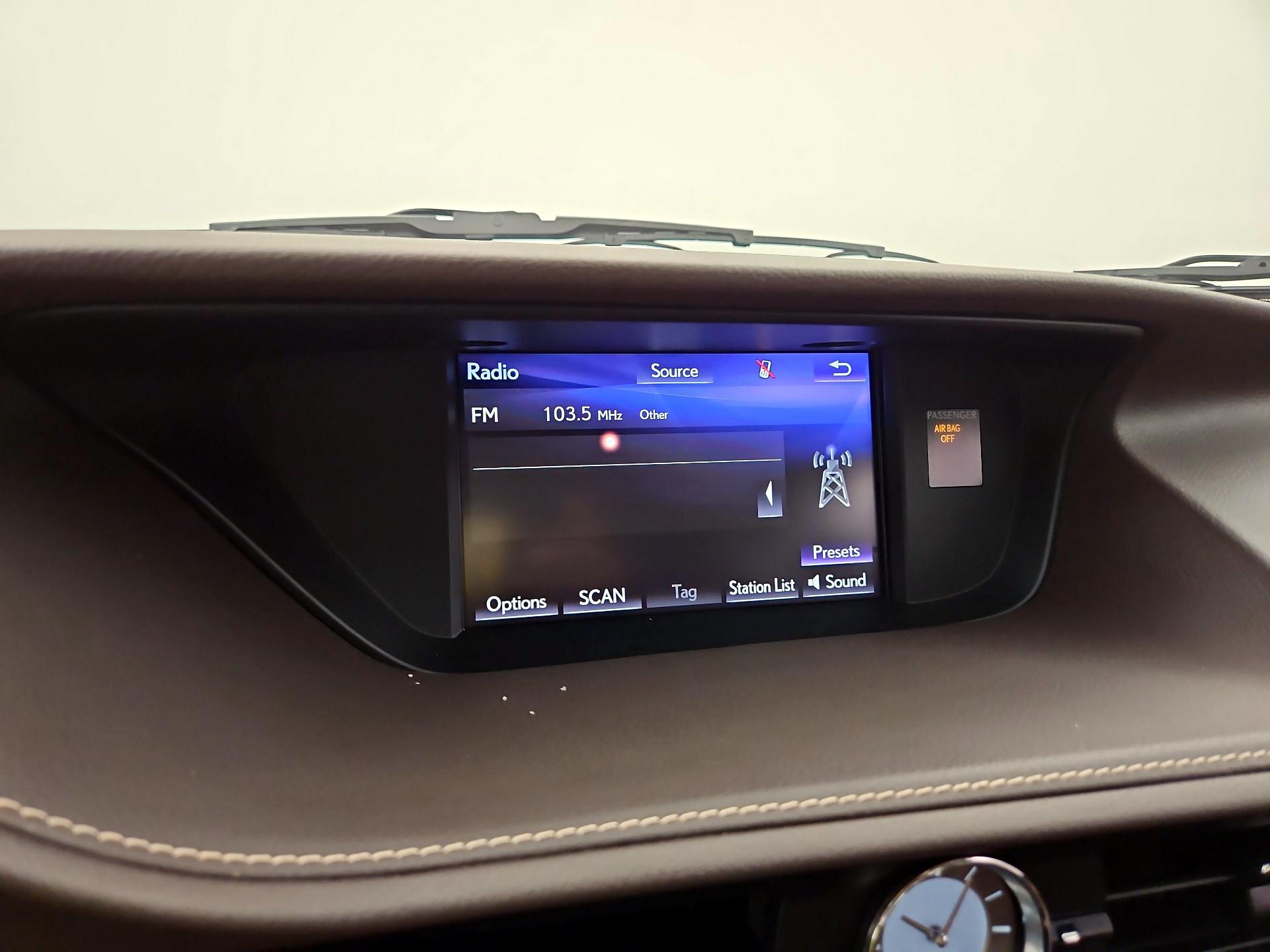 Thumbnail: 2017 Lexus ES - 16