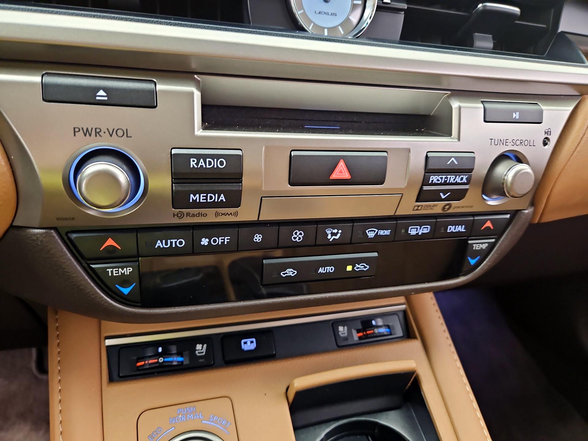 Thumbnail: 2017 Lexus ES - 17