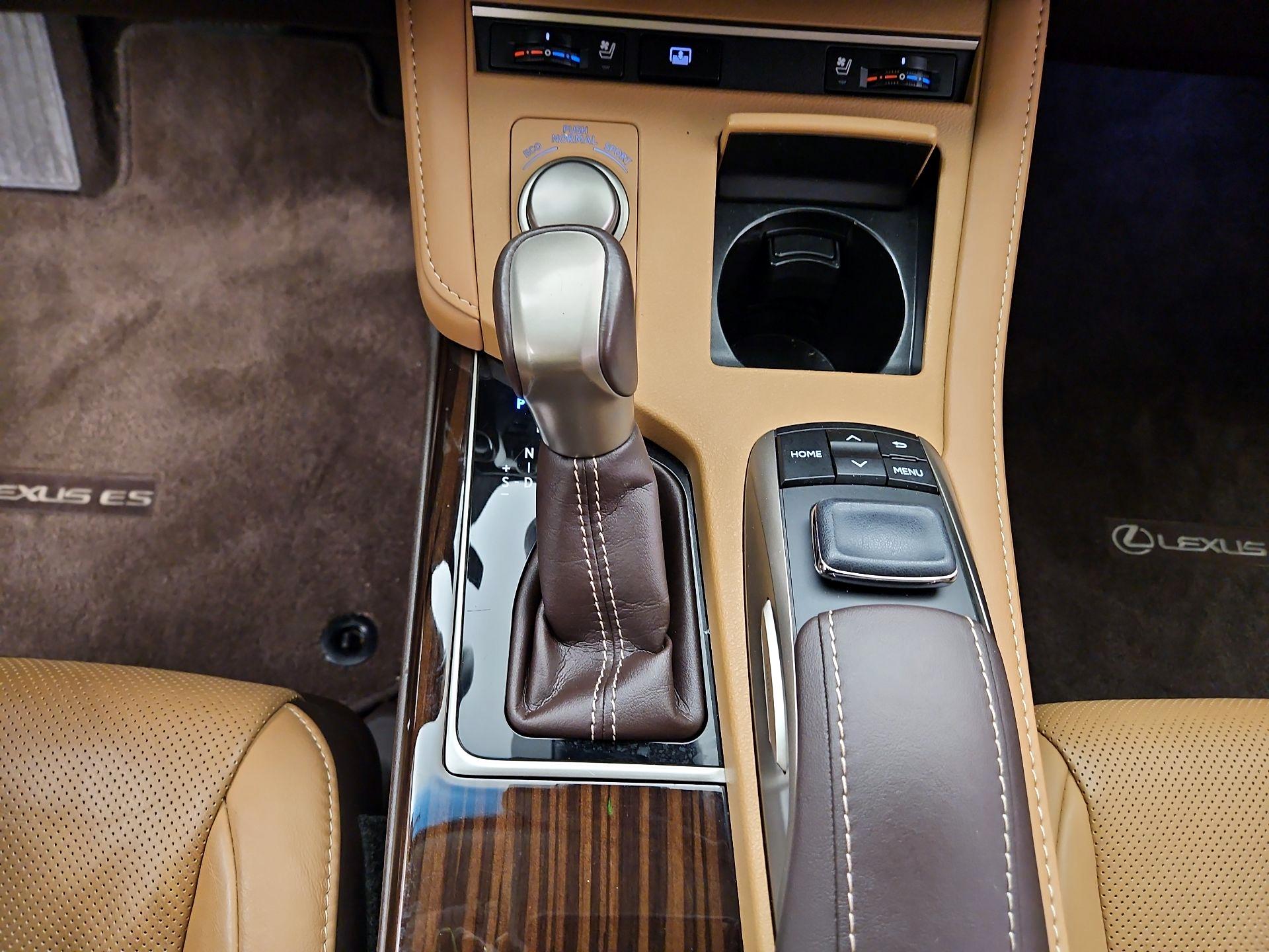 Thumbnail: 2017 Lexus ES - 18